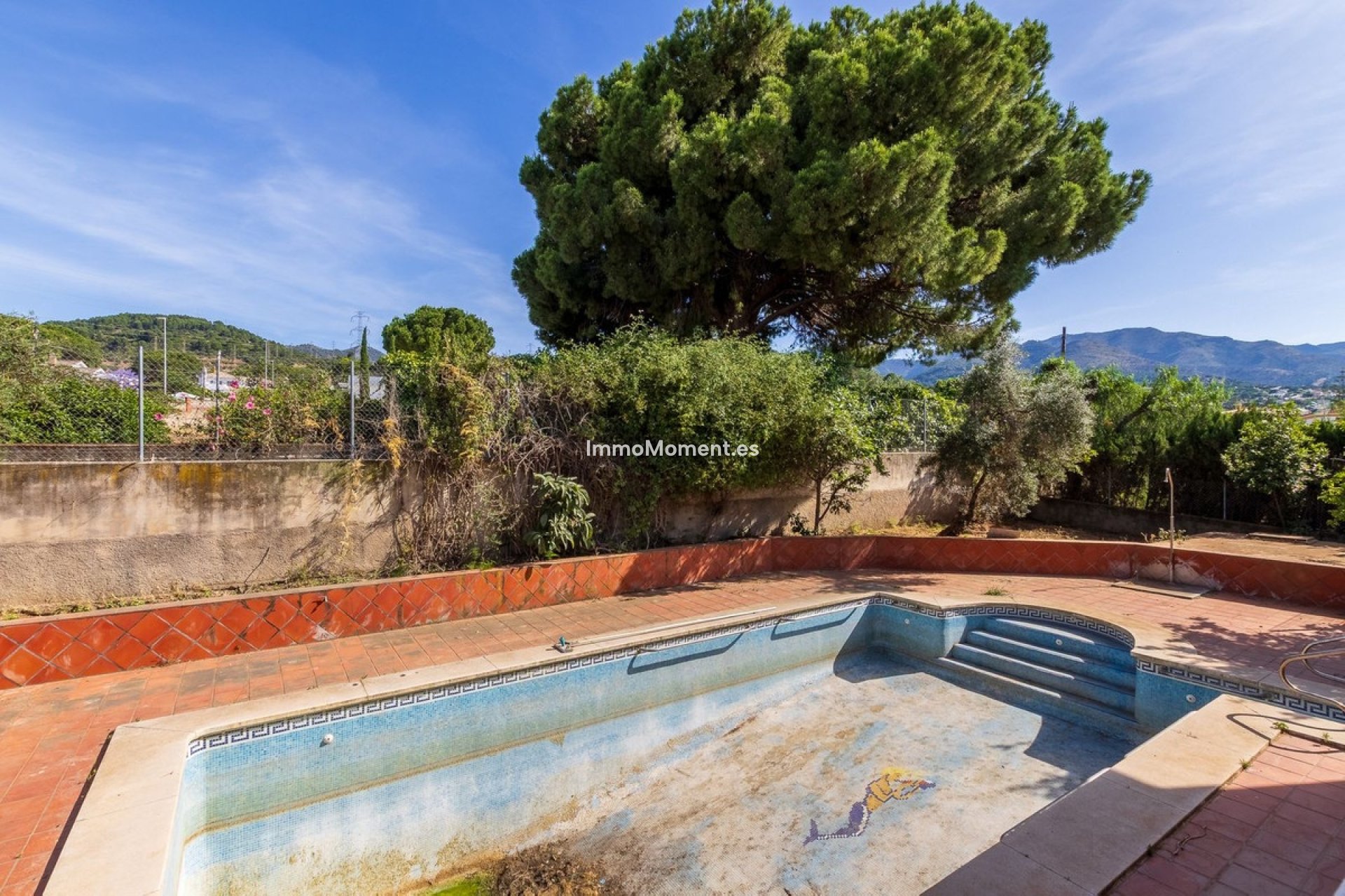 Wiederverkauf - Freistehende Villa -   Inländisch - Alhaurín de la Torre