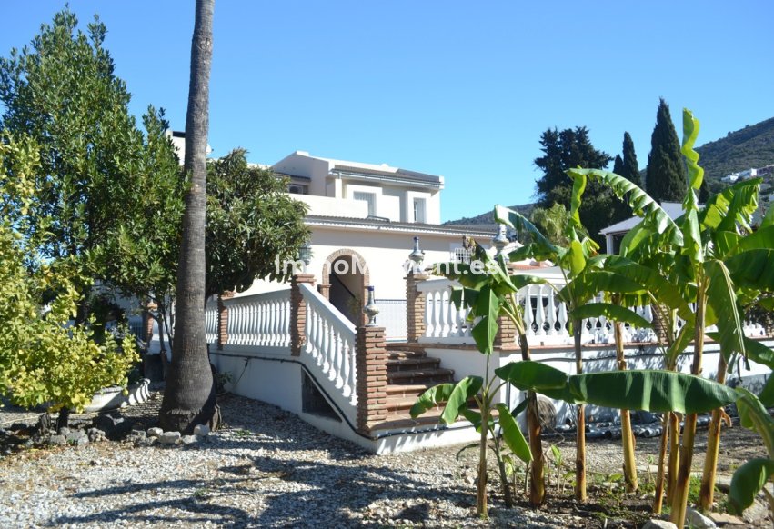 Wiederverkauf - Freistehende Villa -   Inländisch - Alhaurín de la Torre