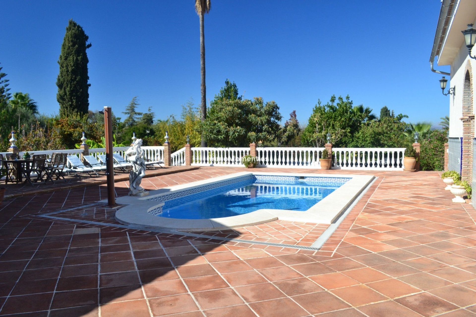 Wiederverkauf - Freistehende Villa -   Inländisch - Alhaurín de la Torre