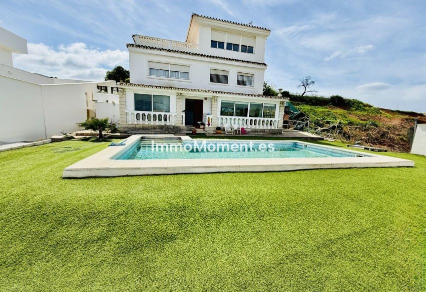 Wiederverkauf - Freistehende Villa -   Inländisch - Alhaurín de la Torre