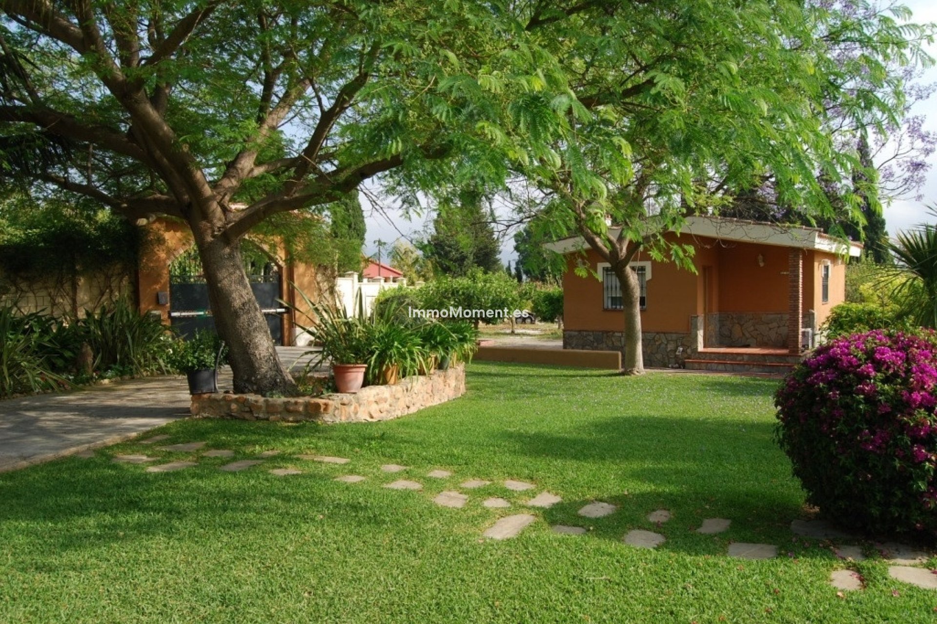 Wiederverkauf - Freistehende Villa -   Inländisch - Alhaurín de la Torre