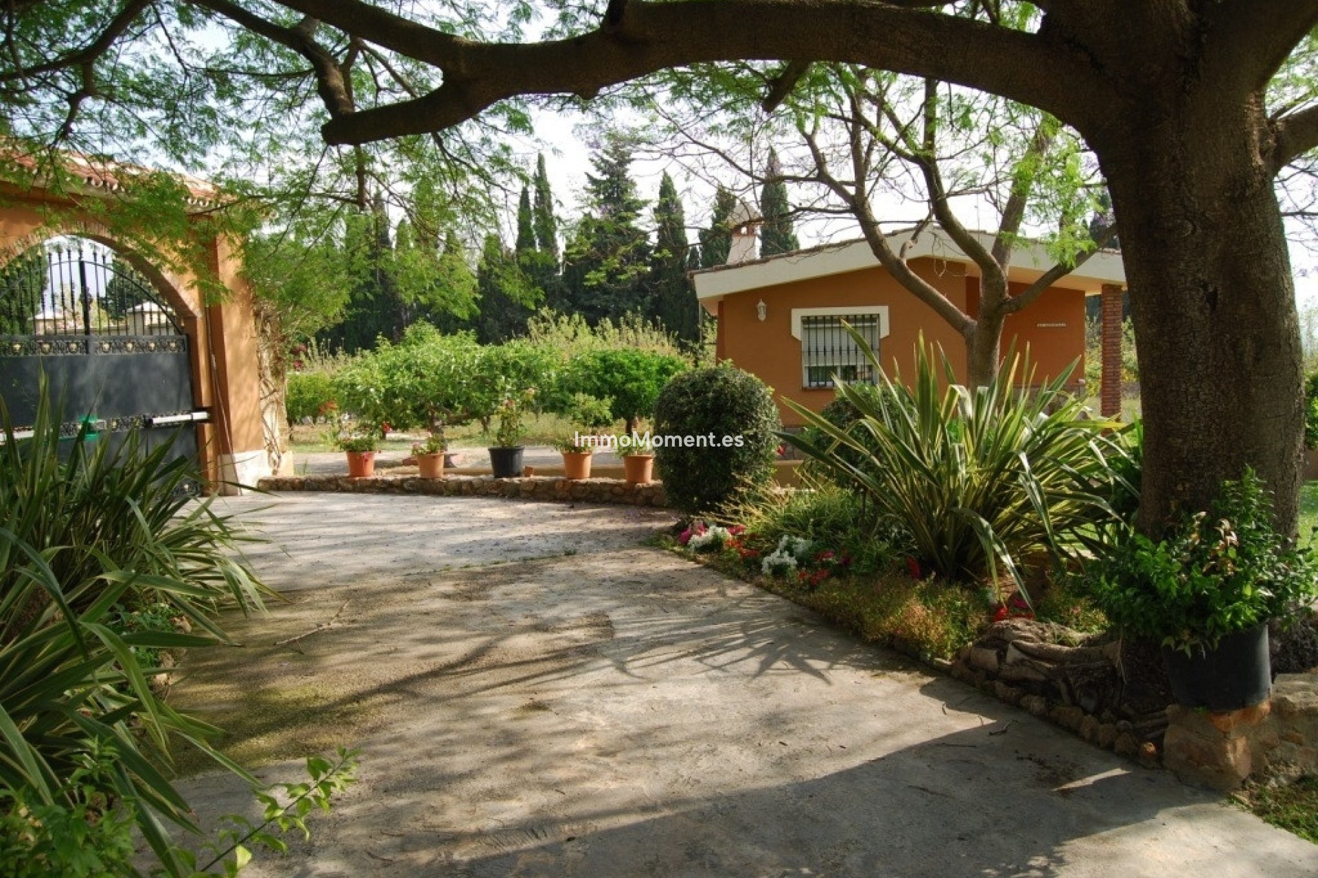 Wiederverkauf - Freistehende Villa -   Inländisch - Alhaurín de la Torre