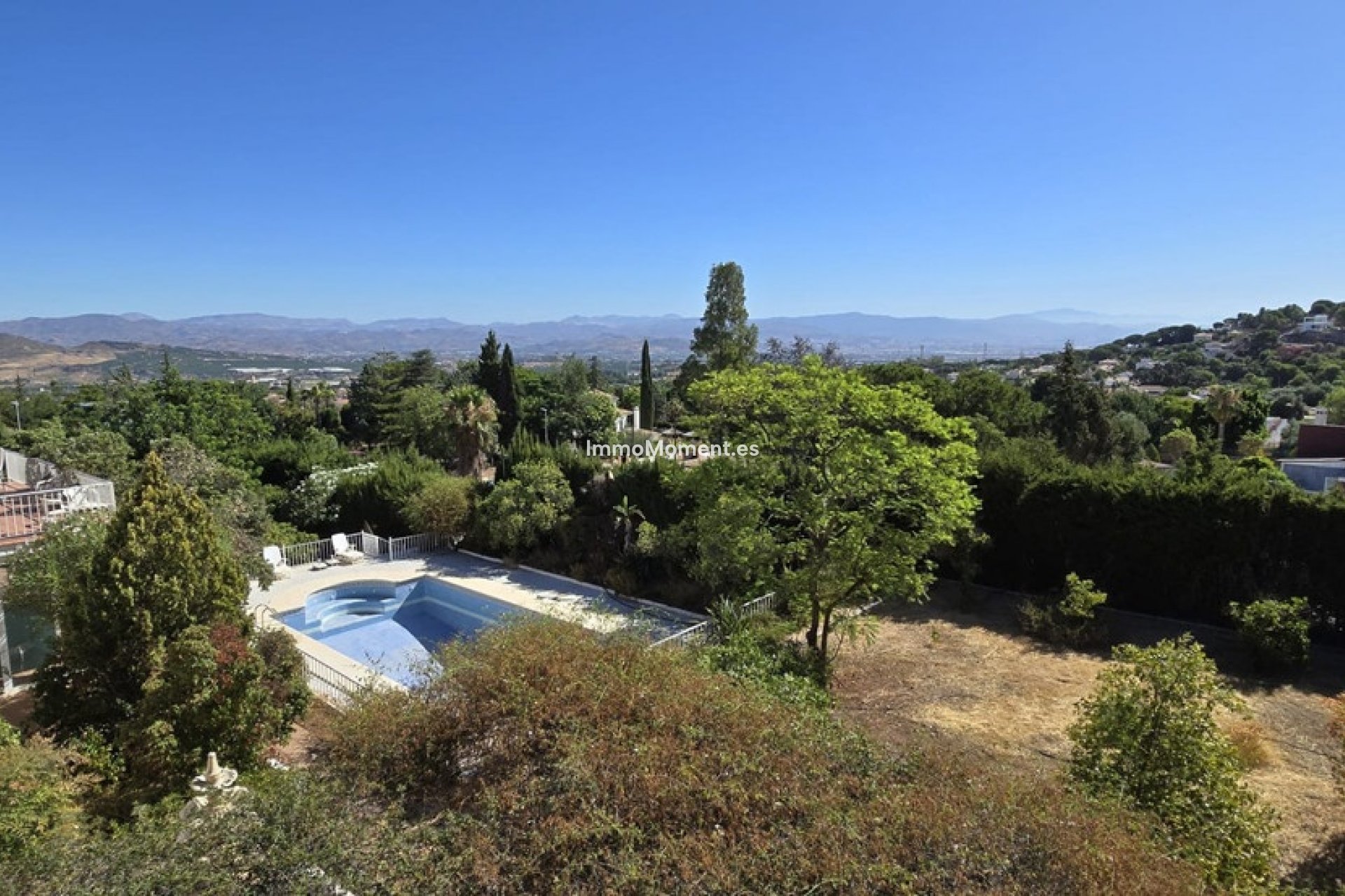 Wiederverkauf - Freistehende Villa -   Inländisch - Alhaurín de la Torre