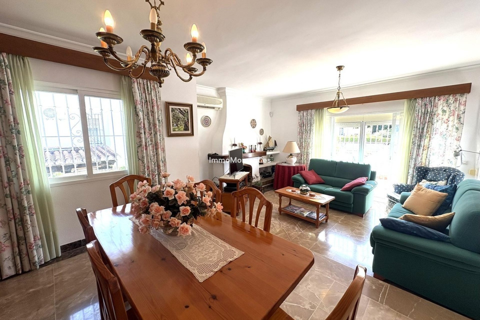 Wiederverkauf - Freistehende Villa -   Inländisch - Alhaurín de la Torre
