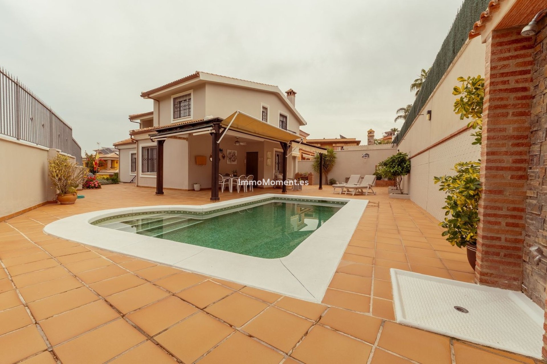 Wiederverkauf - Freistehende Villa -   Inländisch - Alhaurín de la Torre