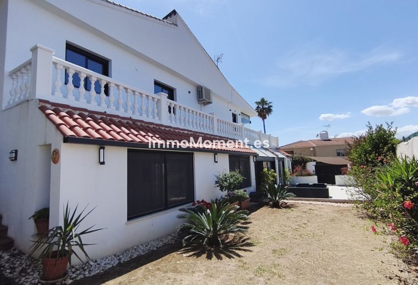 Wiederverkauf - Freistehende Villa -   Inländisch - Alhaurín de la Torre