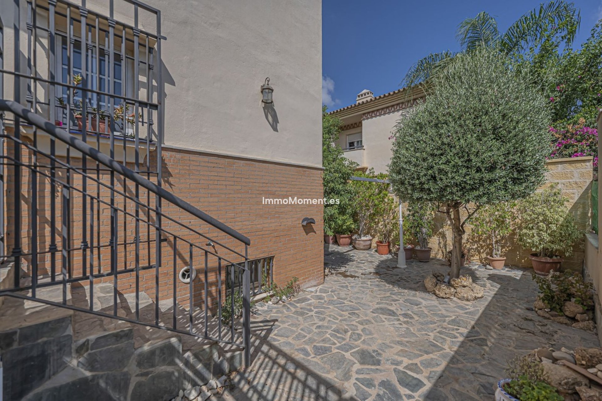 Wiederverkauf - Freistehende Villa -   Inländisch - Alhaurín de la Torre