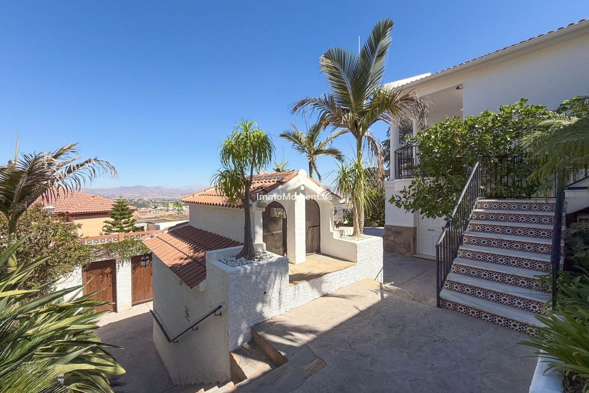 Wiederverkauf - Freistehende Villa -   Inländisch - Alhaurín de la Torre