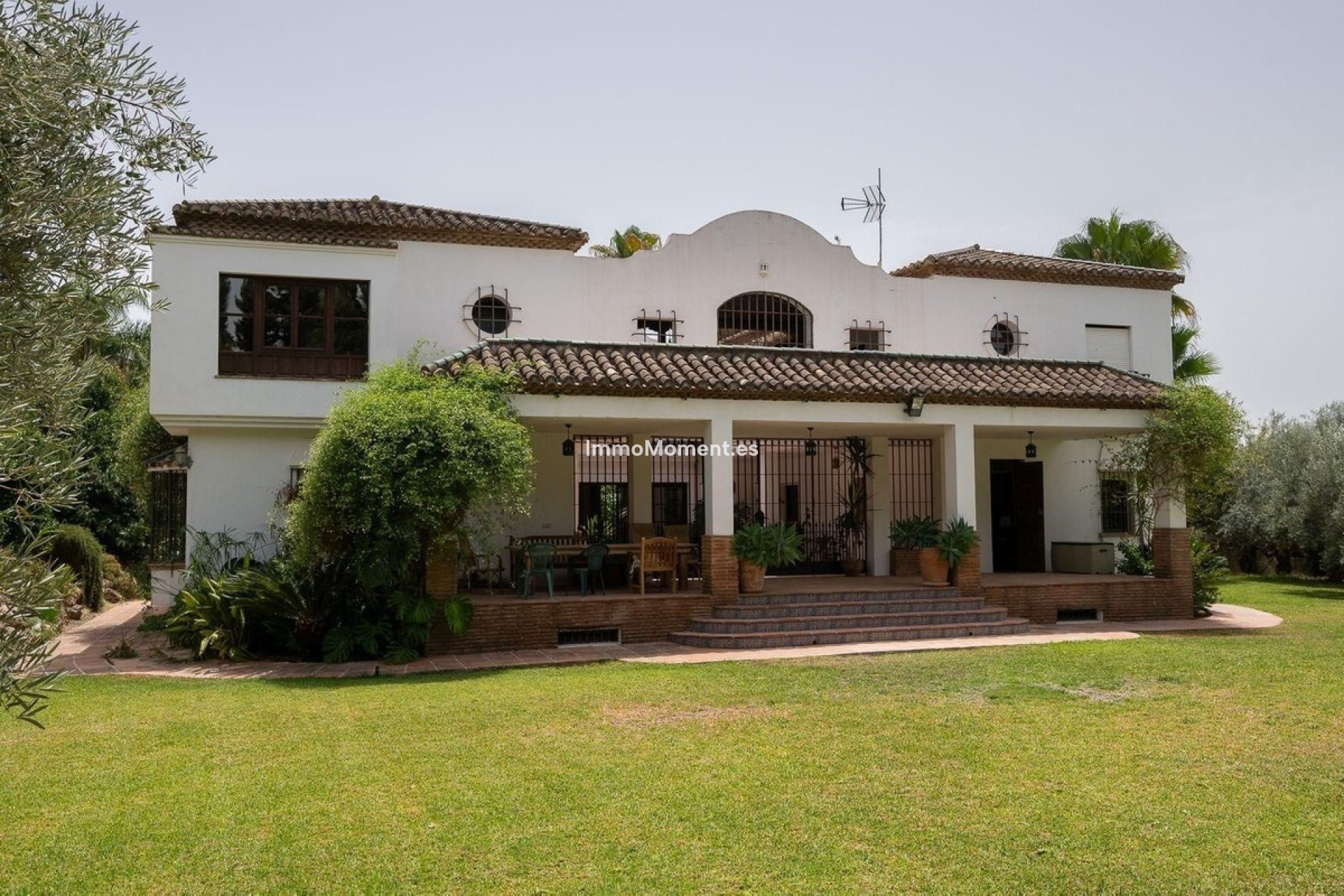 Wiederverkauf - Freistehende Villa -   Inländisch - Alhaurín el Grande Centro