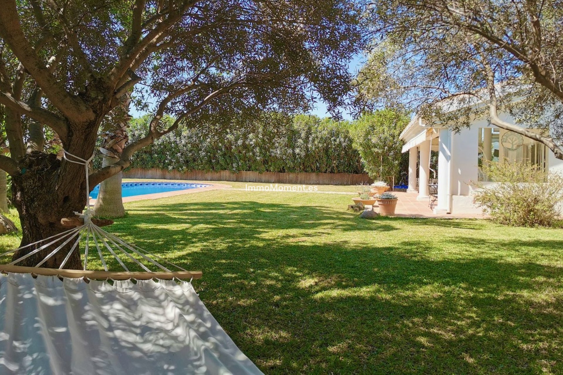 Wiederverkauf - Freistehende Villa -   Inländisch - Alhaurín el Grande Centro
