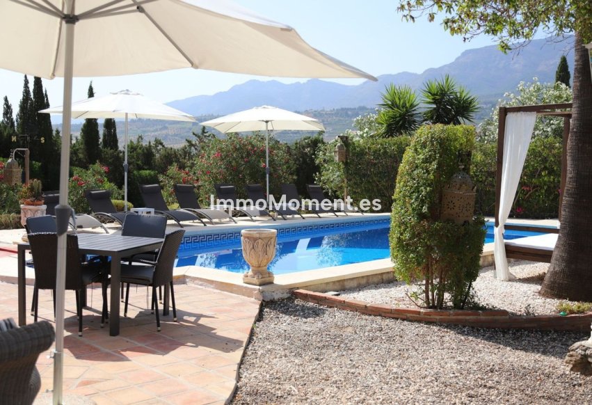 Wiederverkauf - Freistehende Villa -   Inländisch - Alhaurín el Grande Centro