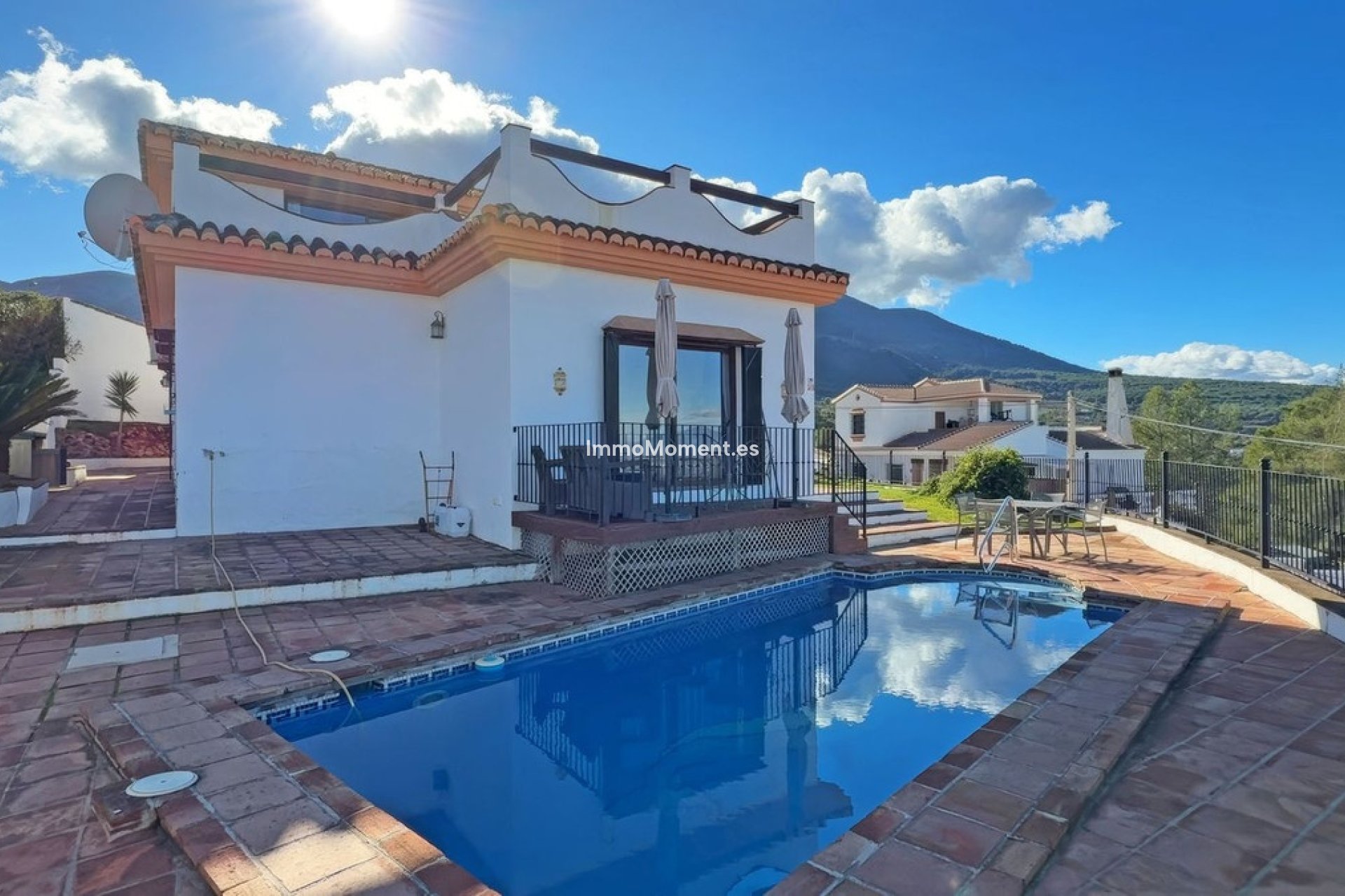 Wiederverkauf - Freistehende Villa -   Inländisch - Alhaurín el Grande Centro