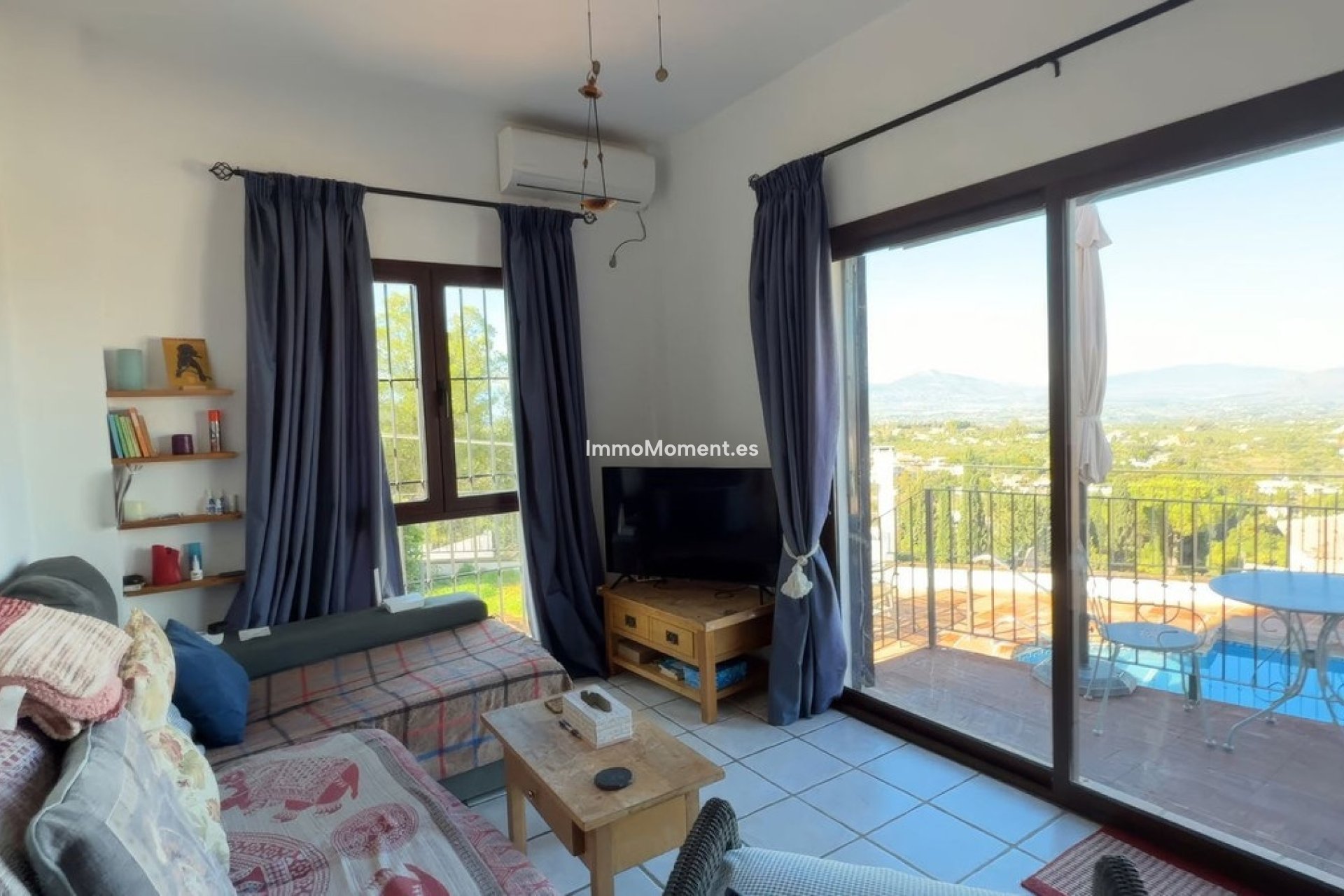 Wiederverkauf - Freistehende Villa -   Inländisch - Alhaurín el Grande Centro