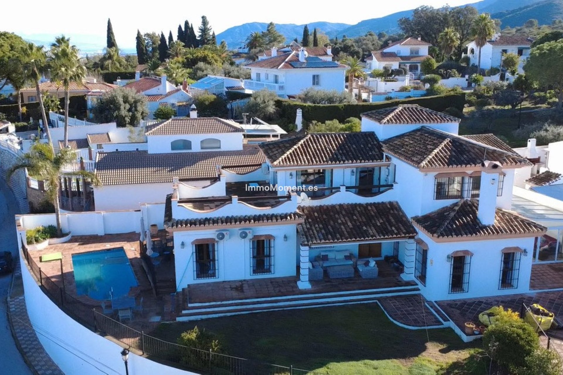 Wiederverkauf - Freistehende Villa -   Inländisch - Alhaurín el Grande Centro