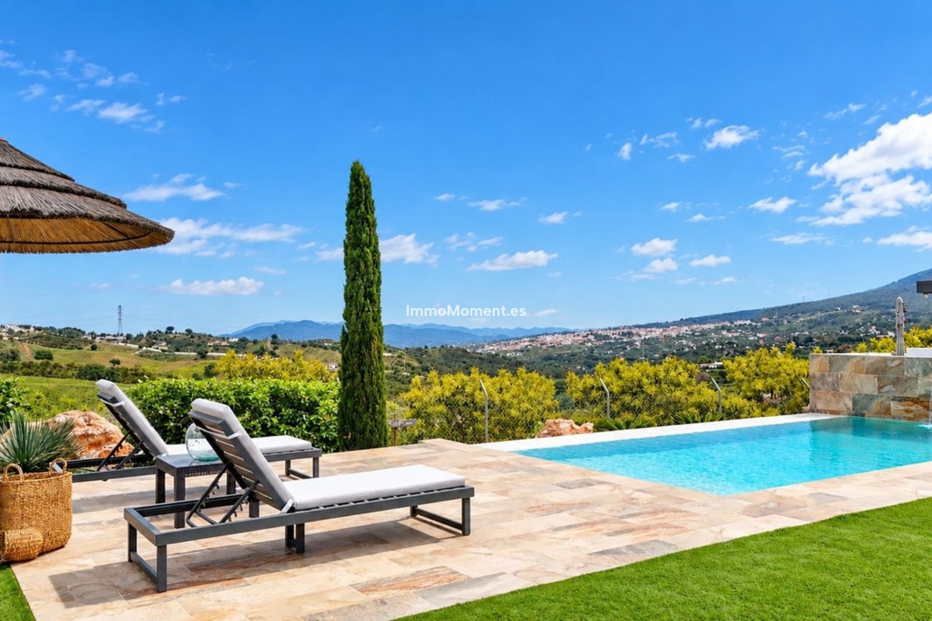 Wiederverkauf - Freistehende Villa -   Inländisch - Alhaurín el Grande Centro
