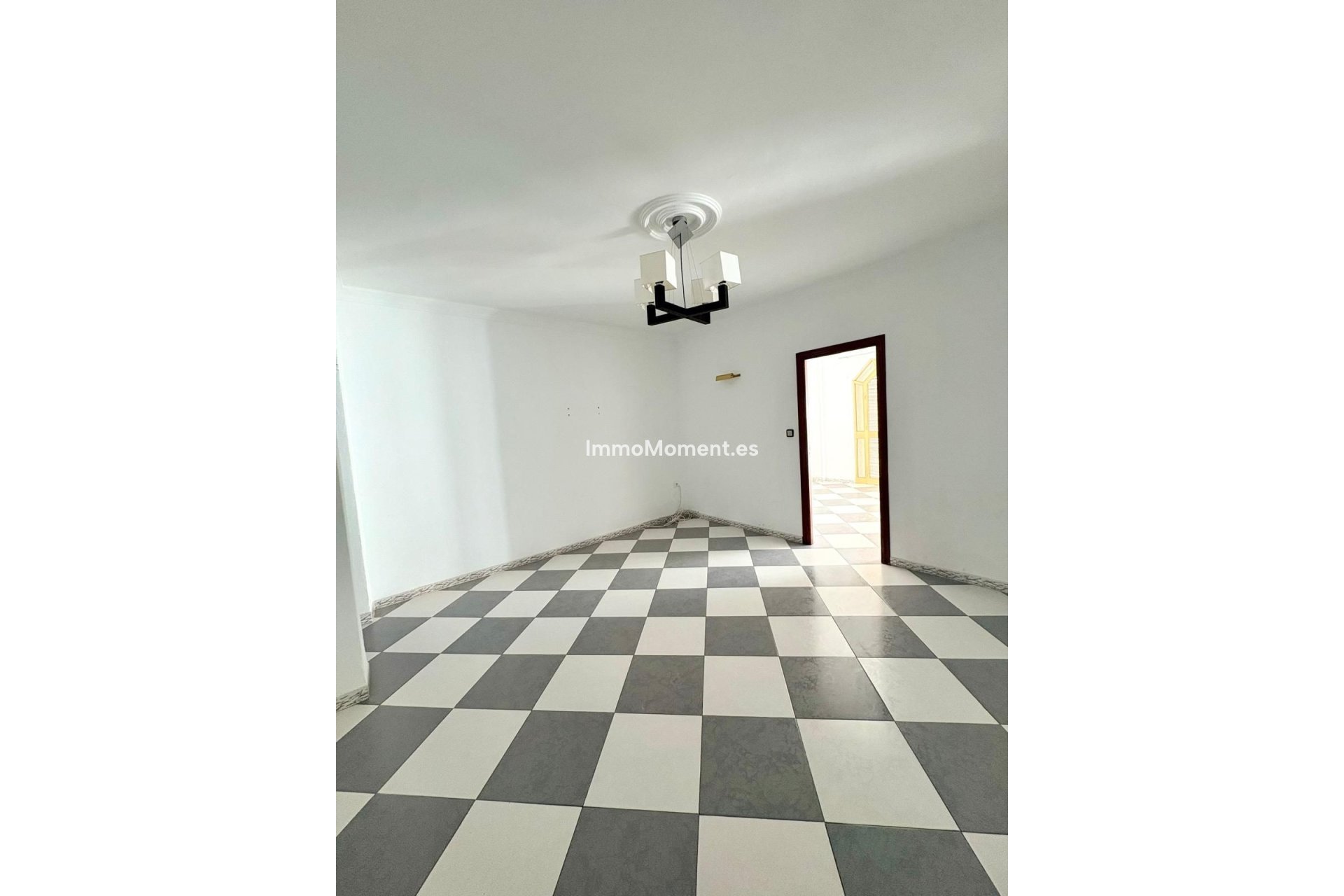 Wiederverkauf - Freistehende Villa -   Inländisch - Alhaurín el Grande Centro