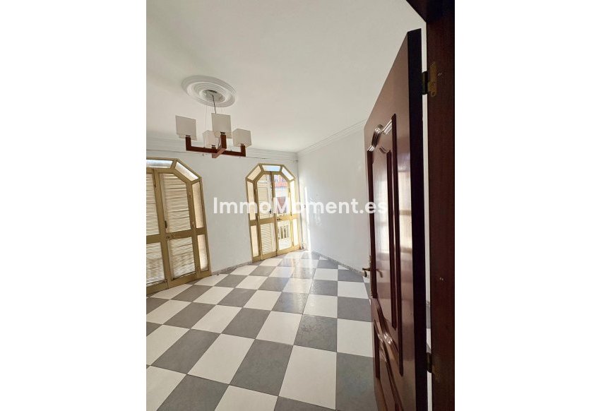 Wiederverkauf - Freistehende Villa -   Inländisch - Alhaurín el Grande Centro