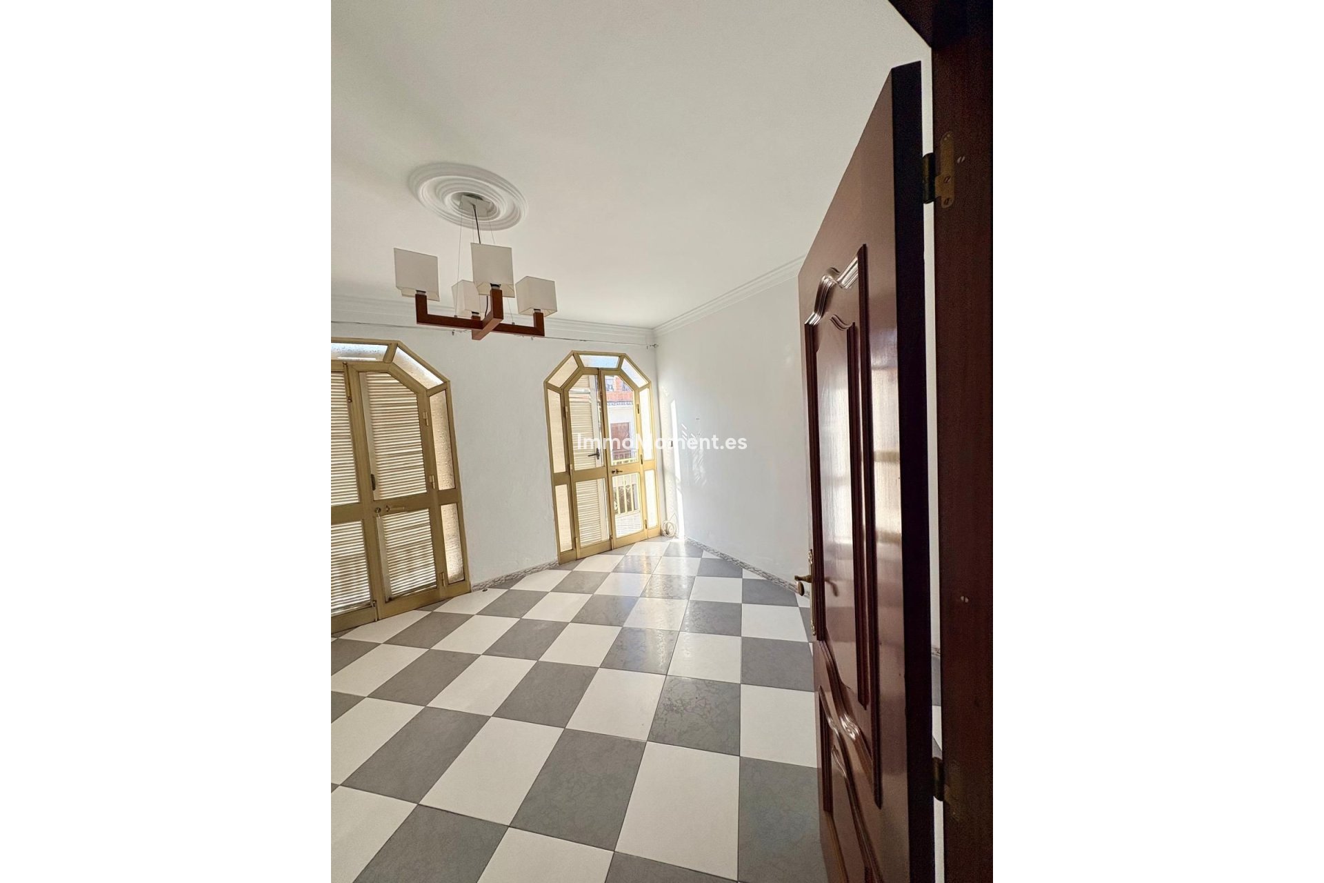 Wiederverkauf - Freistehende Villa -   Inländisch - Alhaurín el Grande Centro