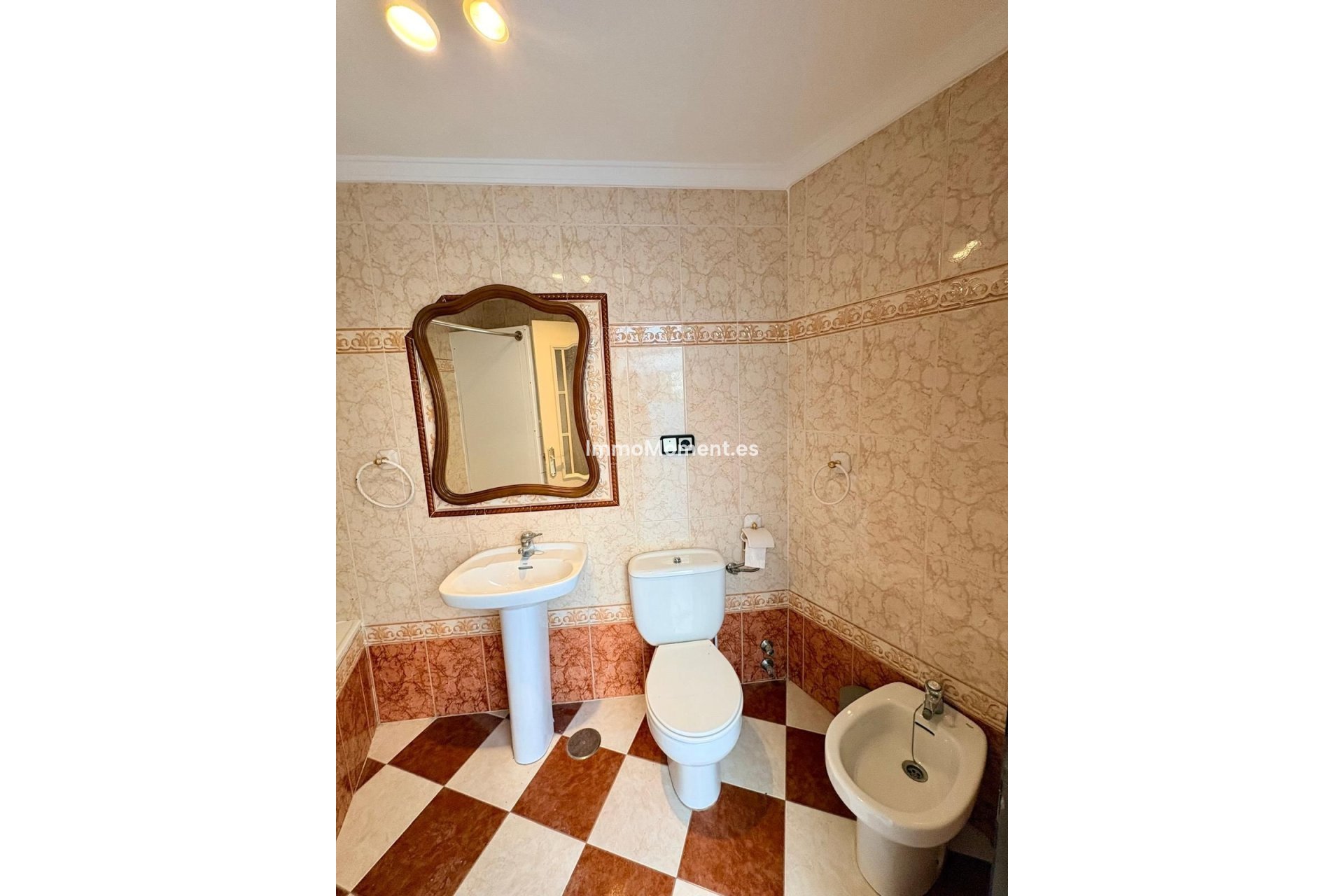 Wiederverkauf - Freistehende Villa -   Inländisch - Alhaurín el Grande Centro