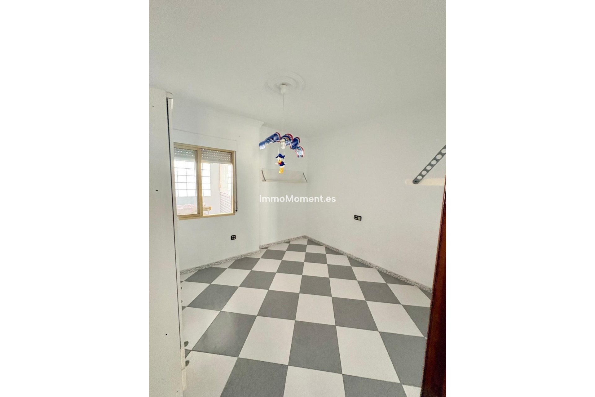 Wiederverkauf - Freistehende Villa -   Inländisch - Alhaurín el Grande Centro