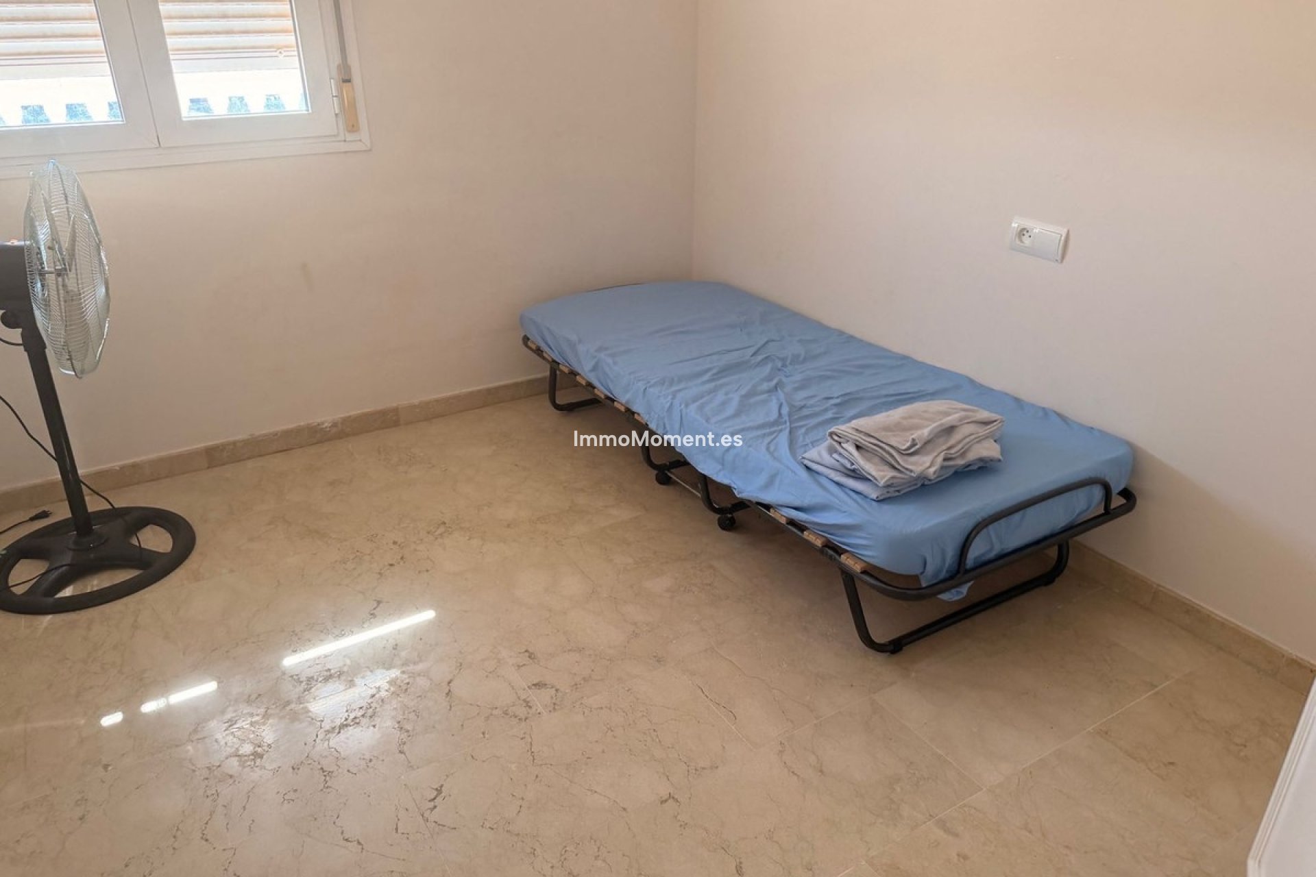 Wiederverkauf - Freistehende Villa -   Inländisch - Alhaurín el Grande Centro