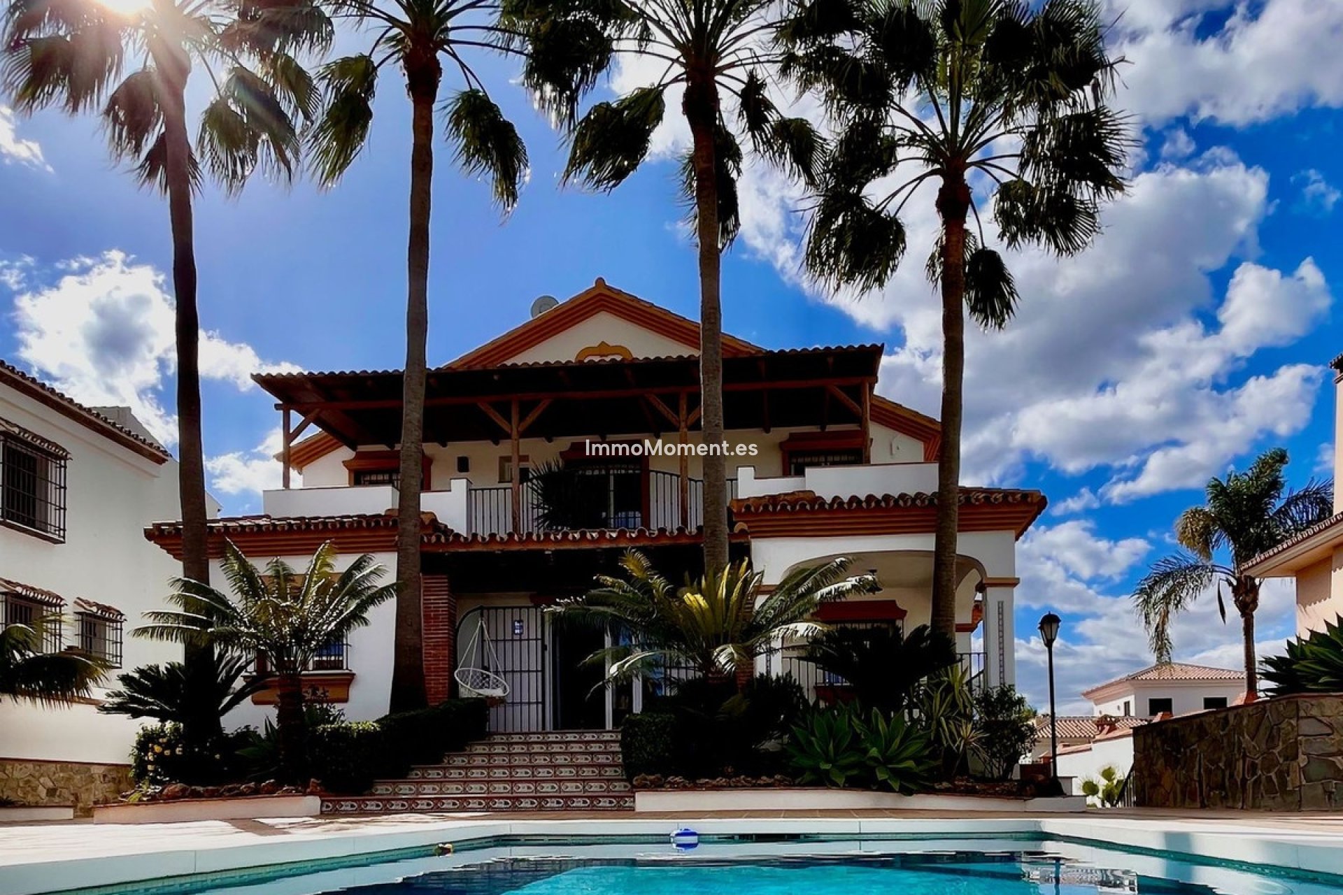 Wiederverkauf - Freistehende Villa -   Inländisch - Alhaurín el Grande Centro