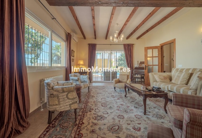 Wiederverkauf - Freistehende Villa -   Inländisch - Alhaurín el Grande Centro