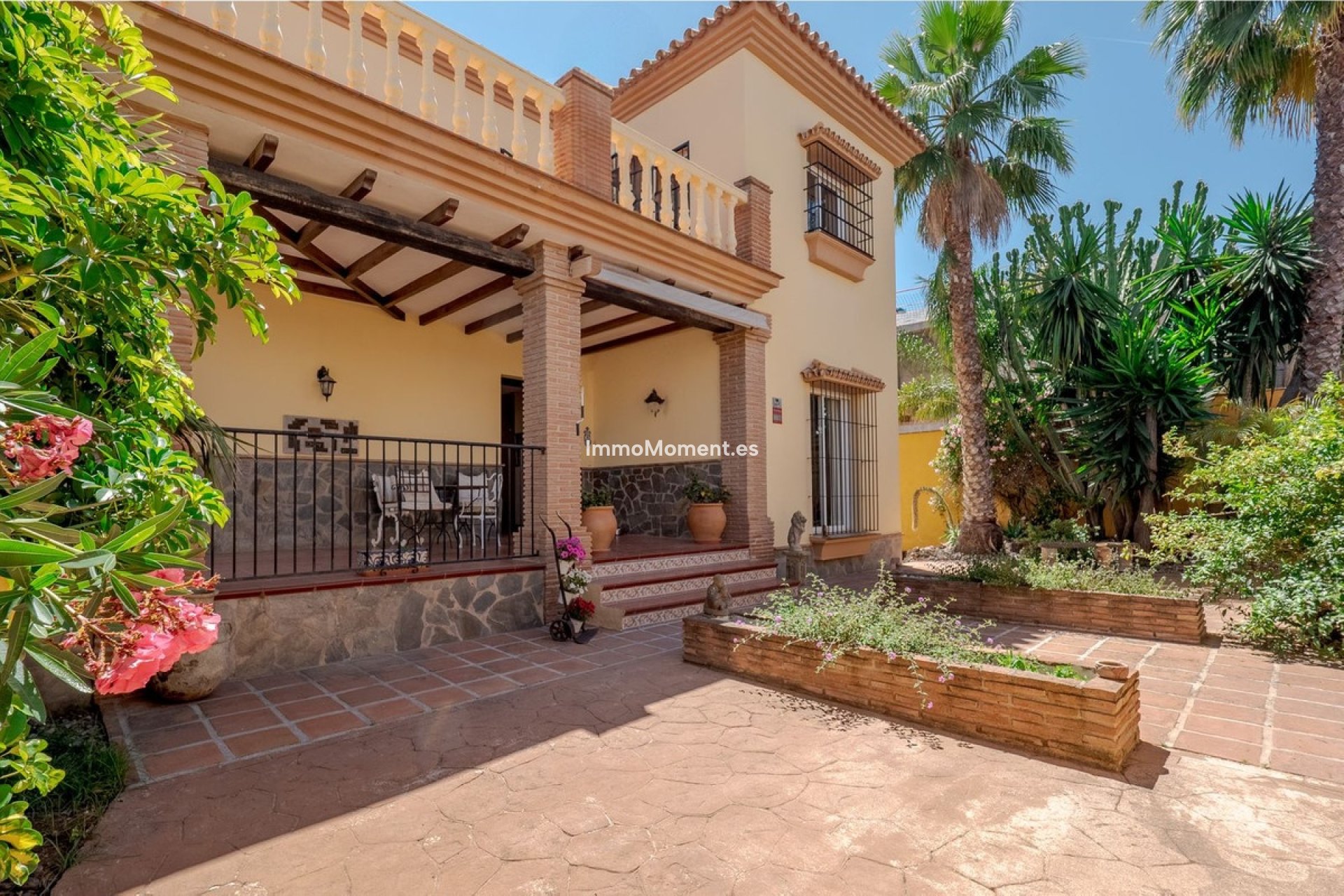 Wiederverkauf - Freistehende Villa -   Inländisch - Alhaurín el Grande Centro