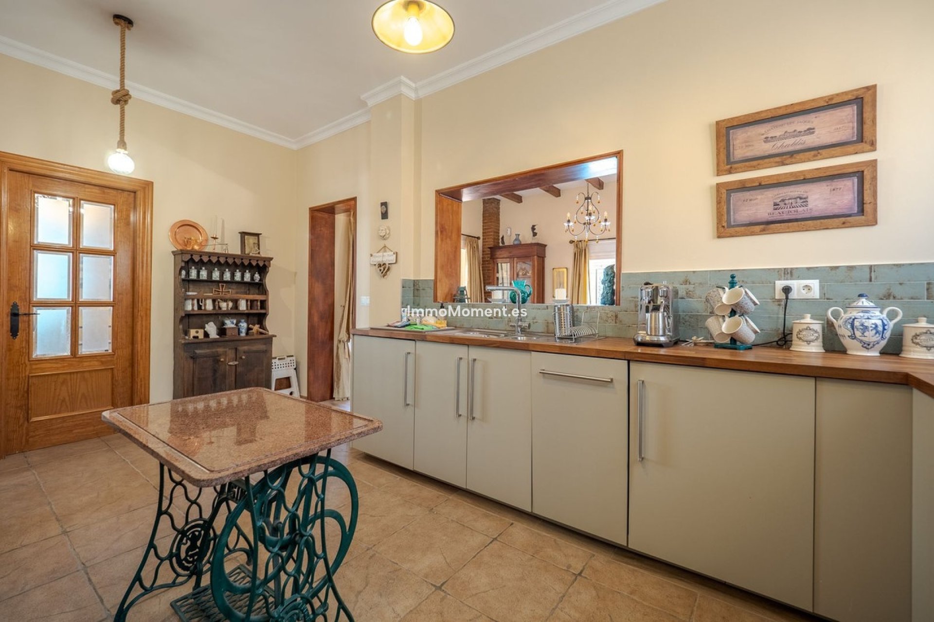 Wiederverkauf - Freistehende Villa -   Inländisch - Alhaurín el Grande Centro