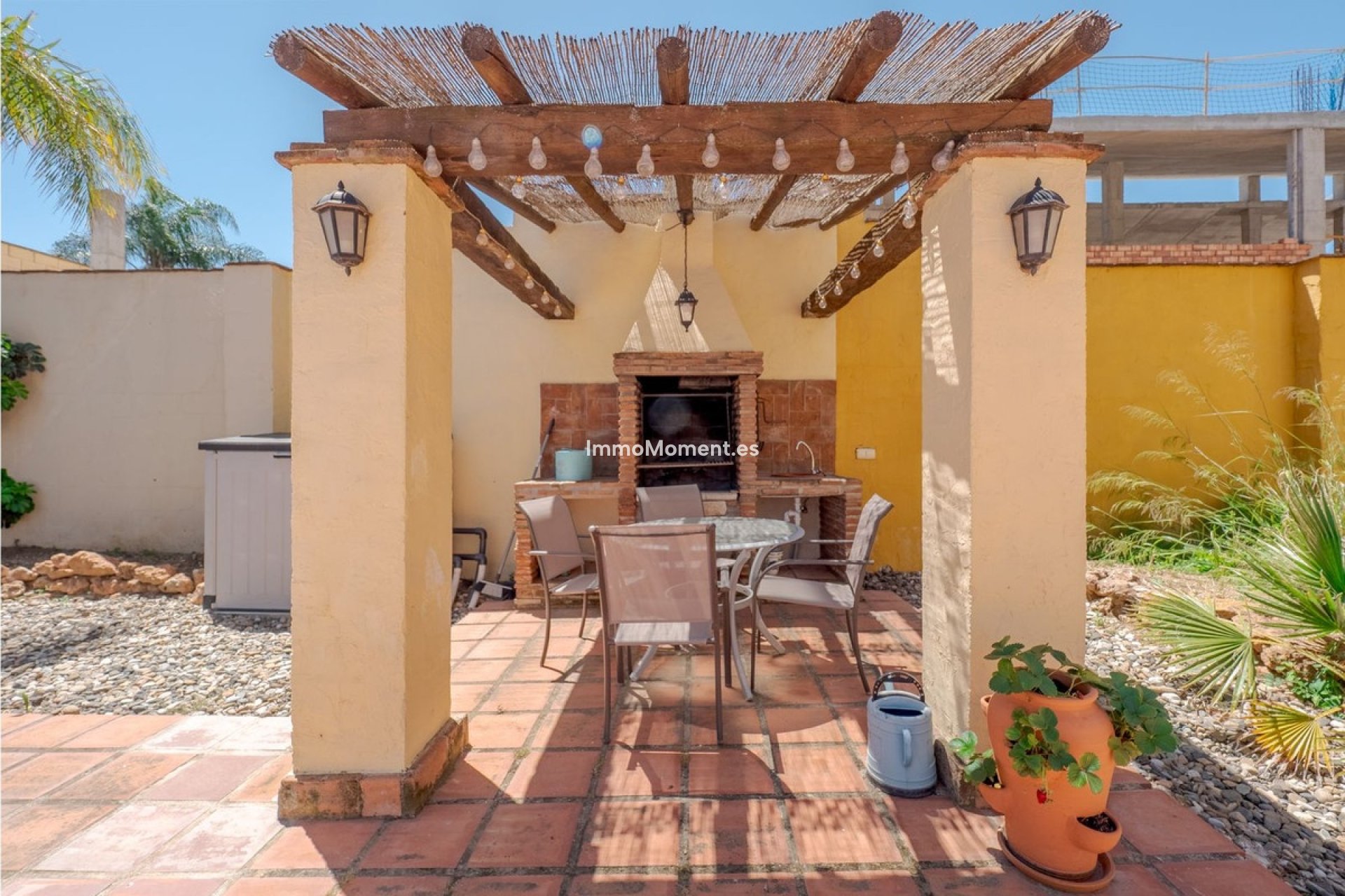 Wiederverkauf - Freistehende Villa -   Inländisch - Alhaurín el Grande Centro