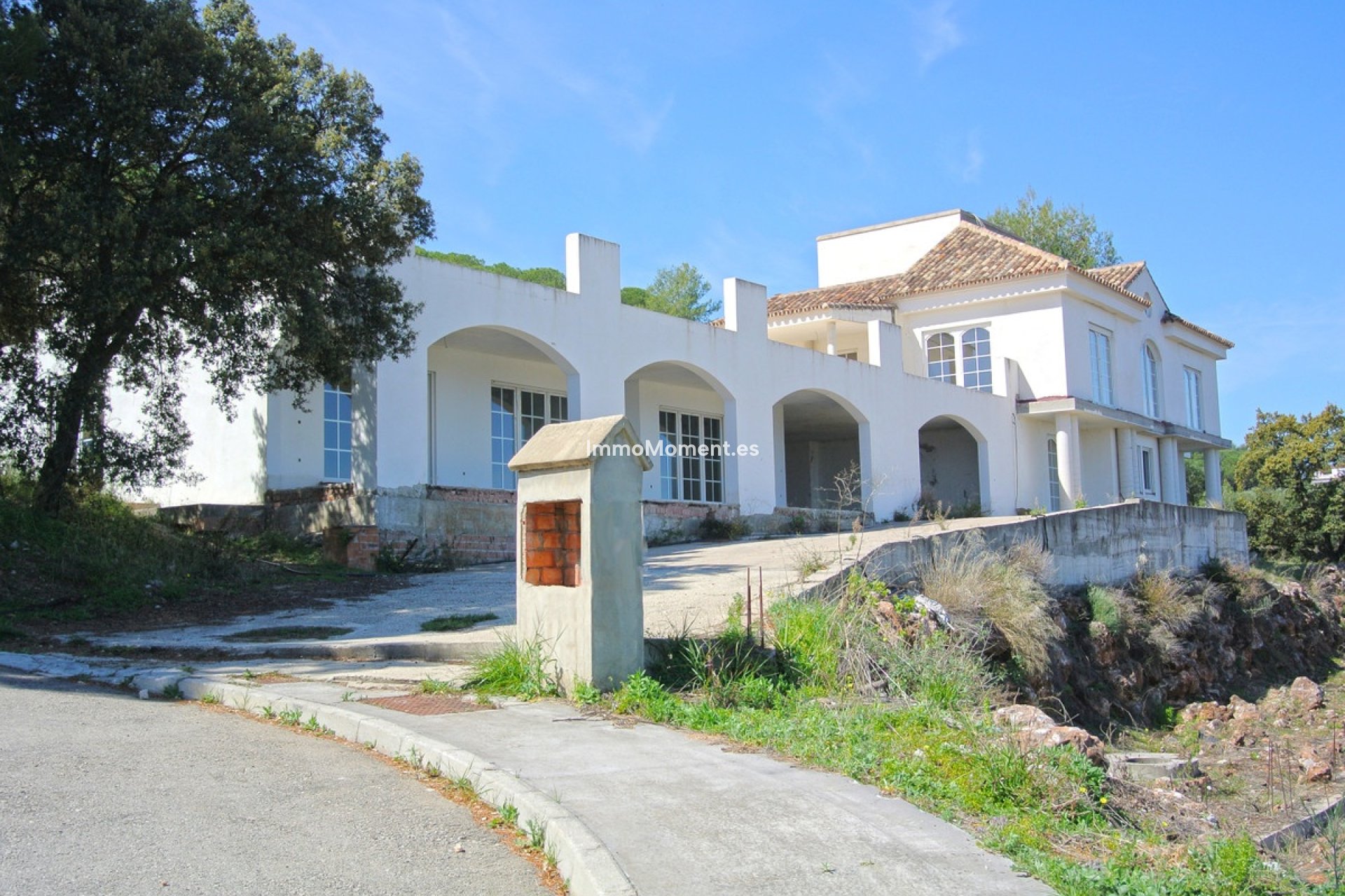 Wiederverkauf - Freistehende Villa -   Inländisch - Alhaurín el Grande Centro