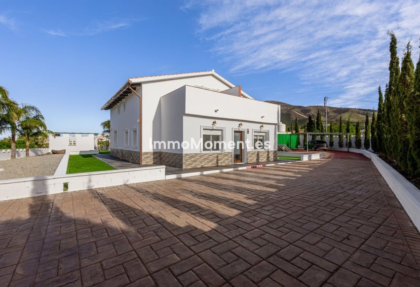 Wiederverkauf - Freistehende Villa -   Inländisch - Alhaurín el Grande Centro