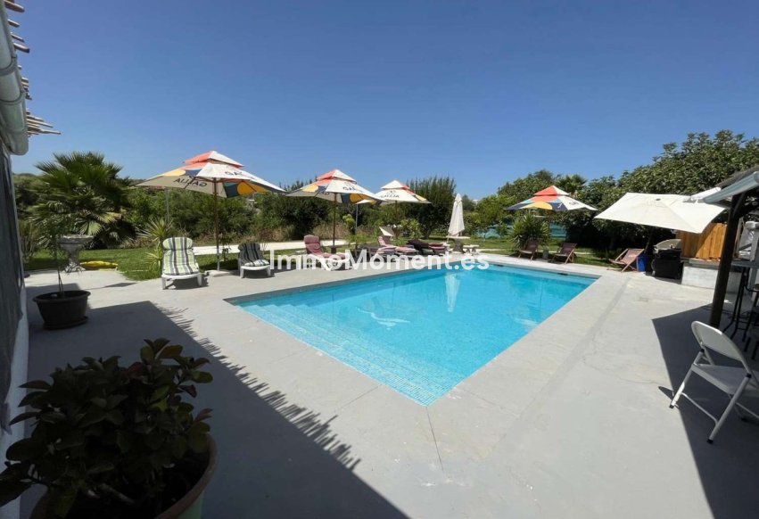 Wiederverkauf - Freistehende Villa -   Inländisch - Alhaurín el Grande Centro
