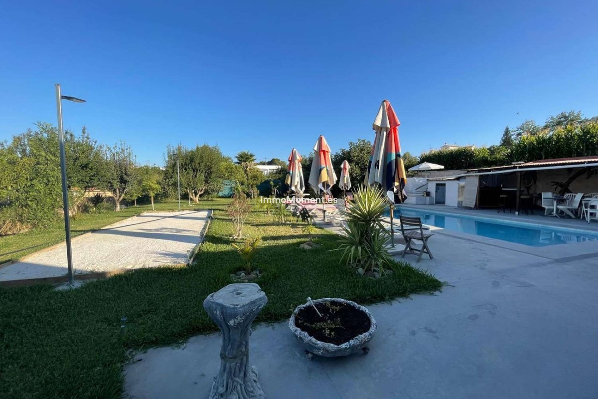 Wiederverkauf - Freistehende Villa -   Inländisch - Alhaurín el Grande Centro