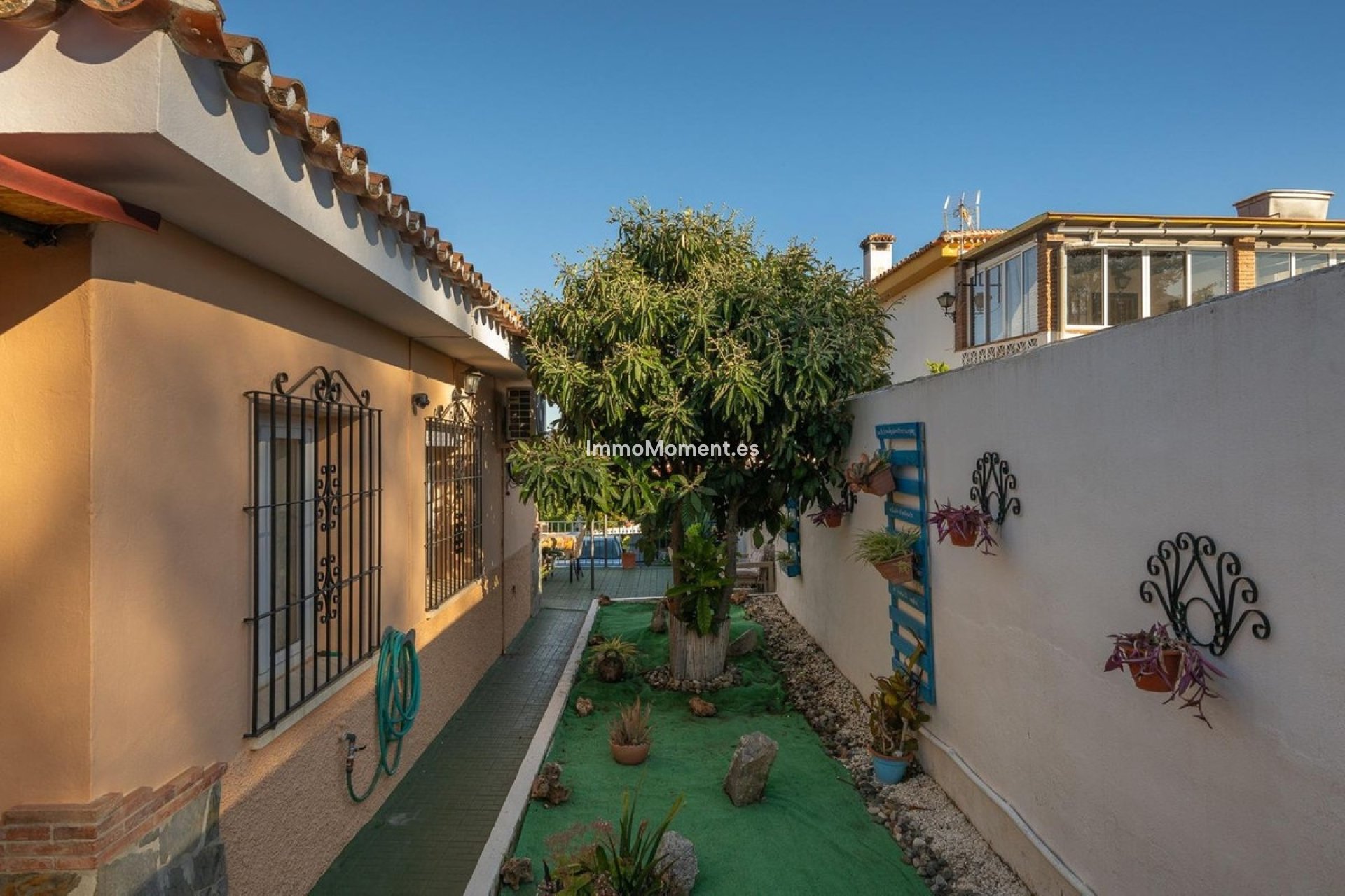 Wiederverkauf - Freistehende Villa -   Inländisch - Alhaurín el Grande Centro