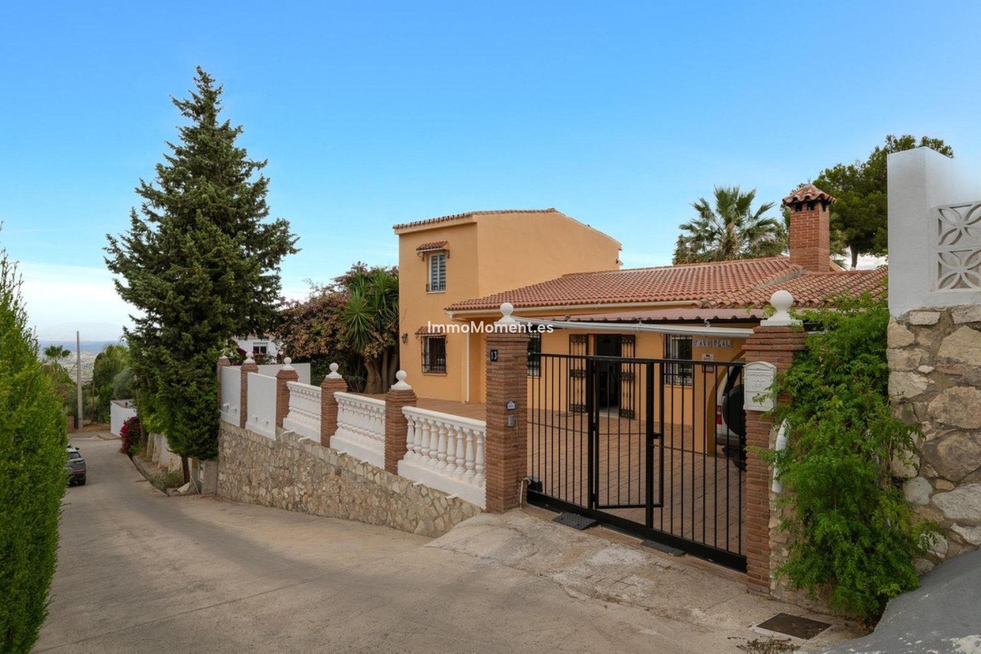 Wiederverkauf - Freistehende Villa -   Inländisch - Alhaurín el Grande Centro