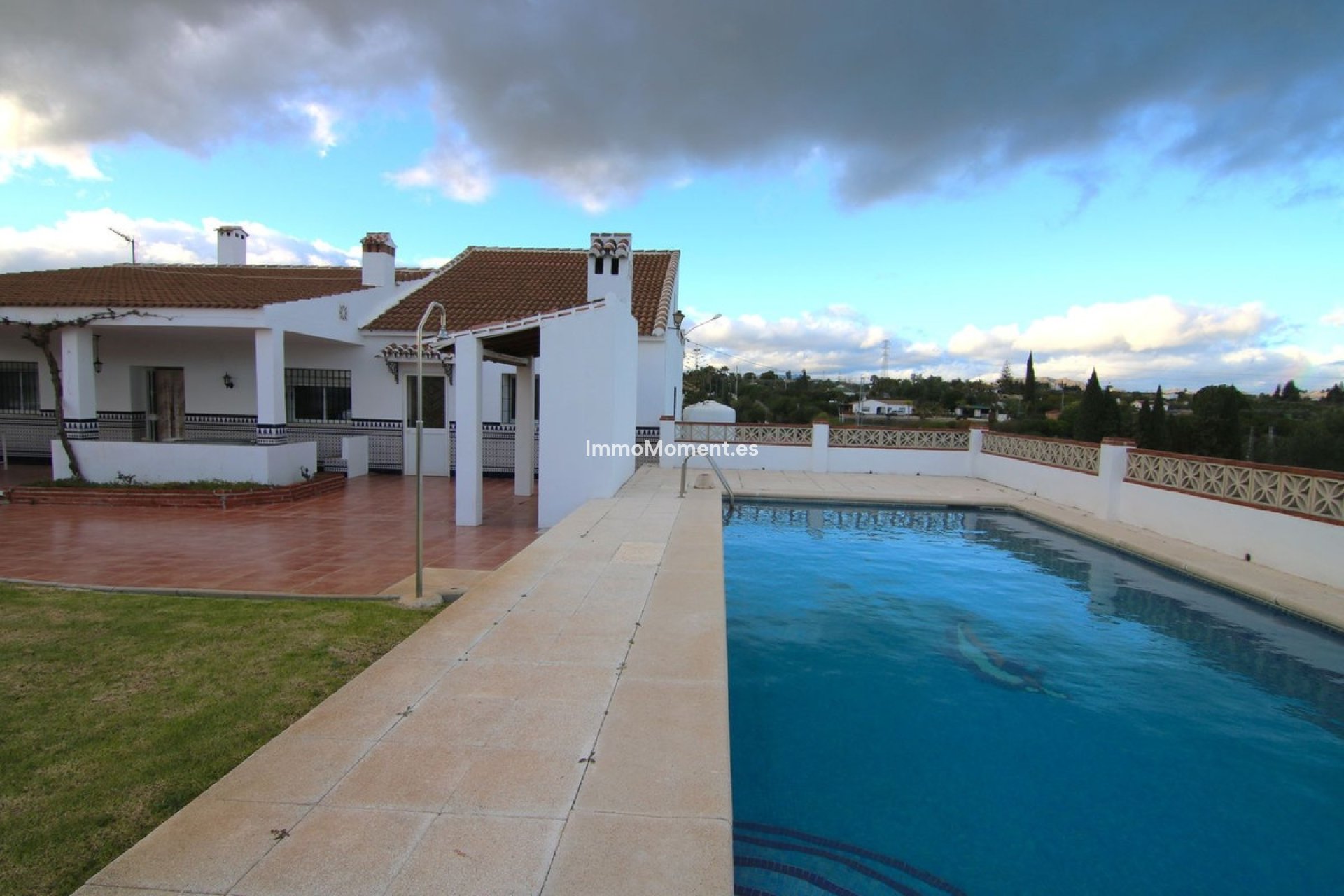 Wiederverkauf - Freistehende Villa -   Inländisch - Alhaurín el Grande Centro