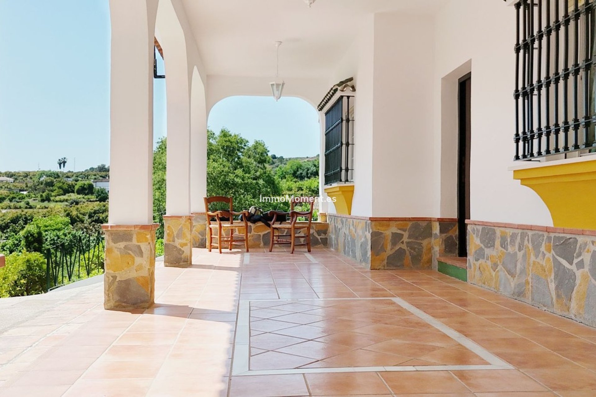 Wiederverkauf - Freistehende Villa -   Inländisch - Alhaurín el Grande Centro