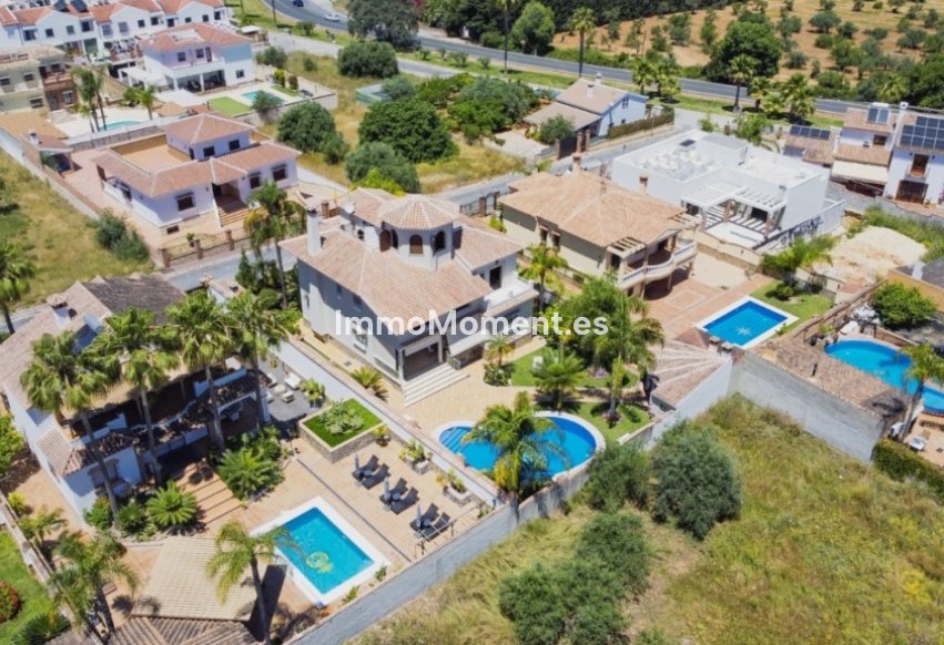 Wiederverkauf - Freistehende Villa -   Inländisch - Alhaurín el Grande Centro