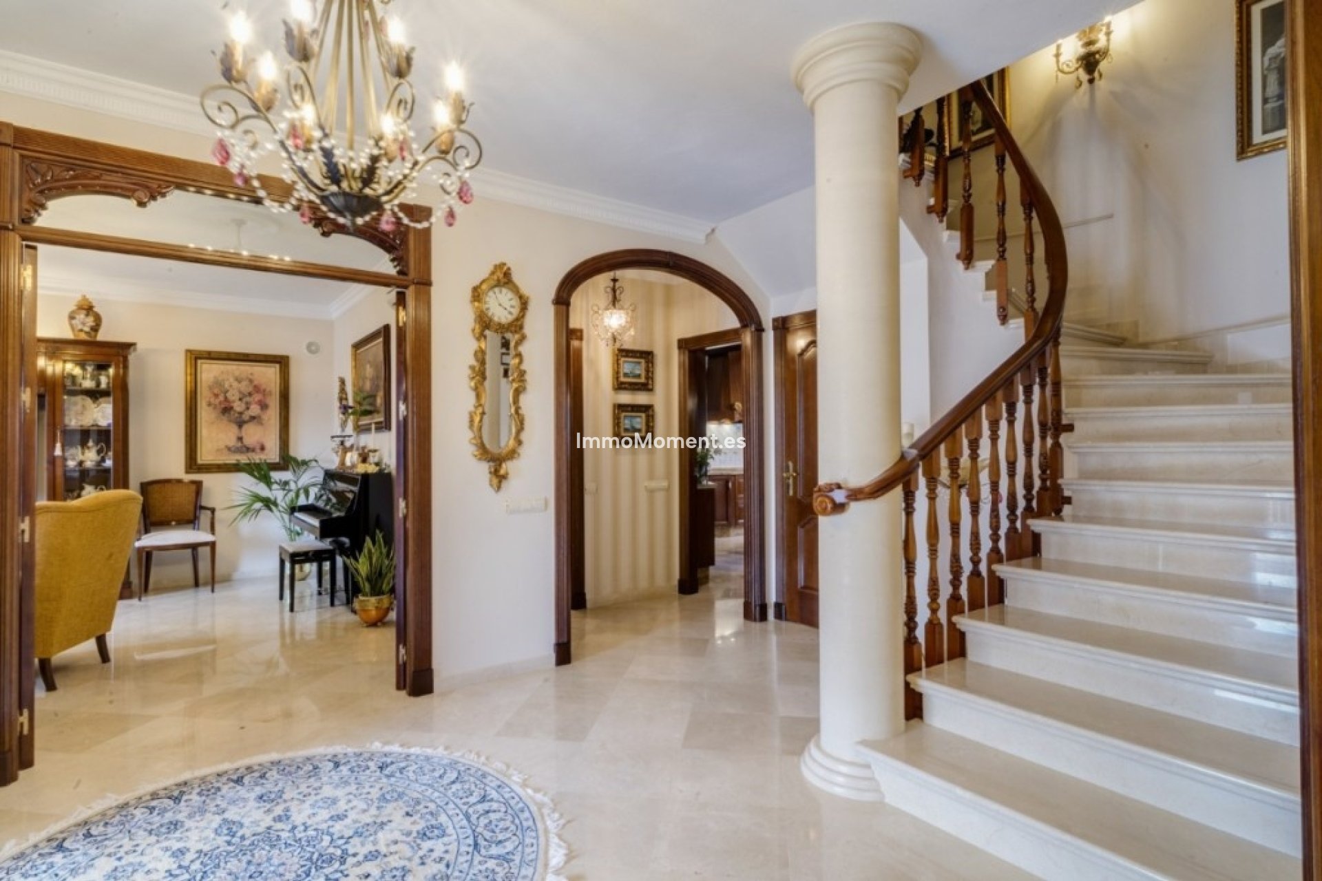Wiederverkauf - Freistehende Villa -   Inländisch - Alhaurín el Grande Centro