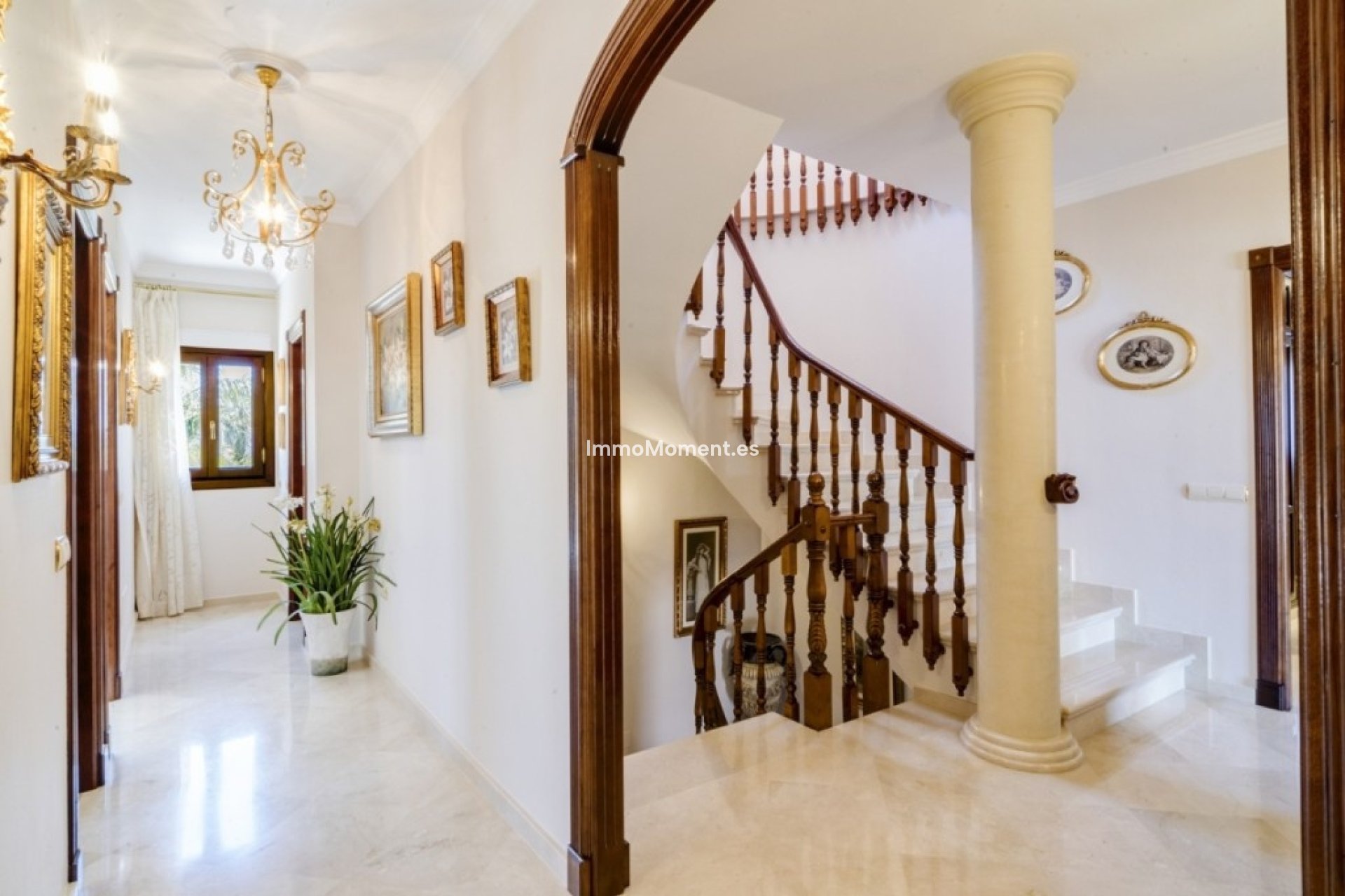 Wiederverkauf - Freistehende Villa -   Inländisch - Alhaurín el Grande Centro