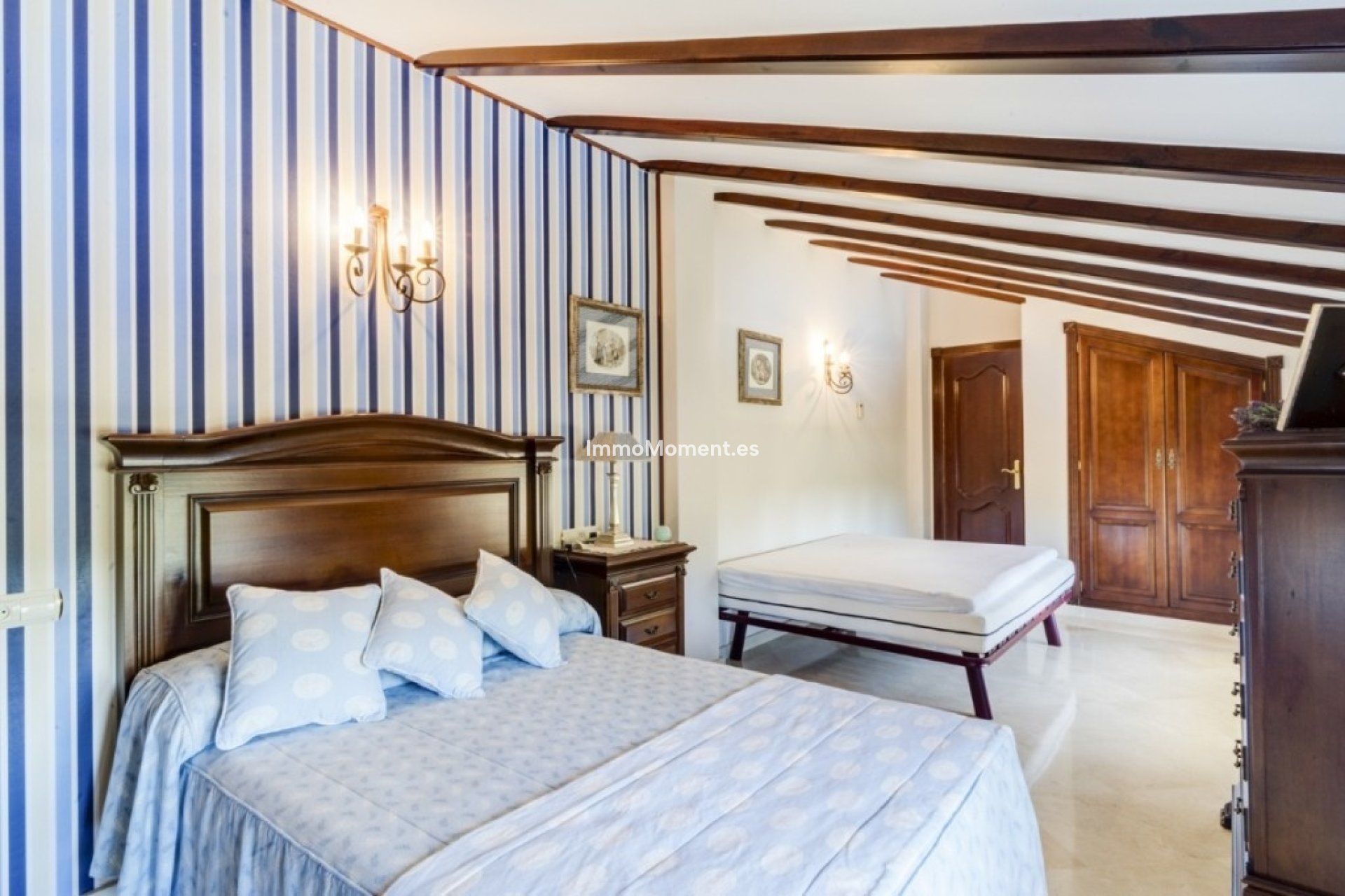 Wiederverkauf - Freistehende Villa -   Inländisch - Alhaurín el Grande Centro