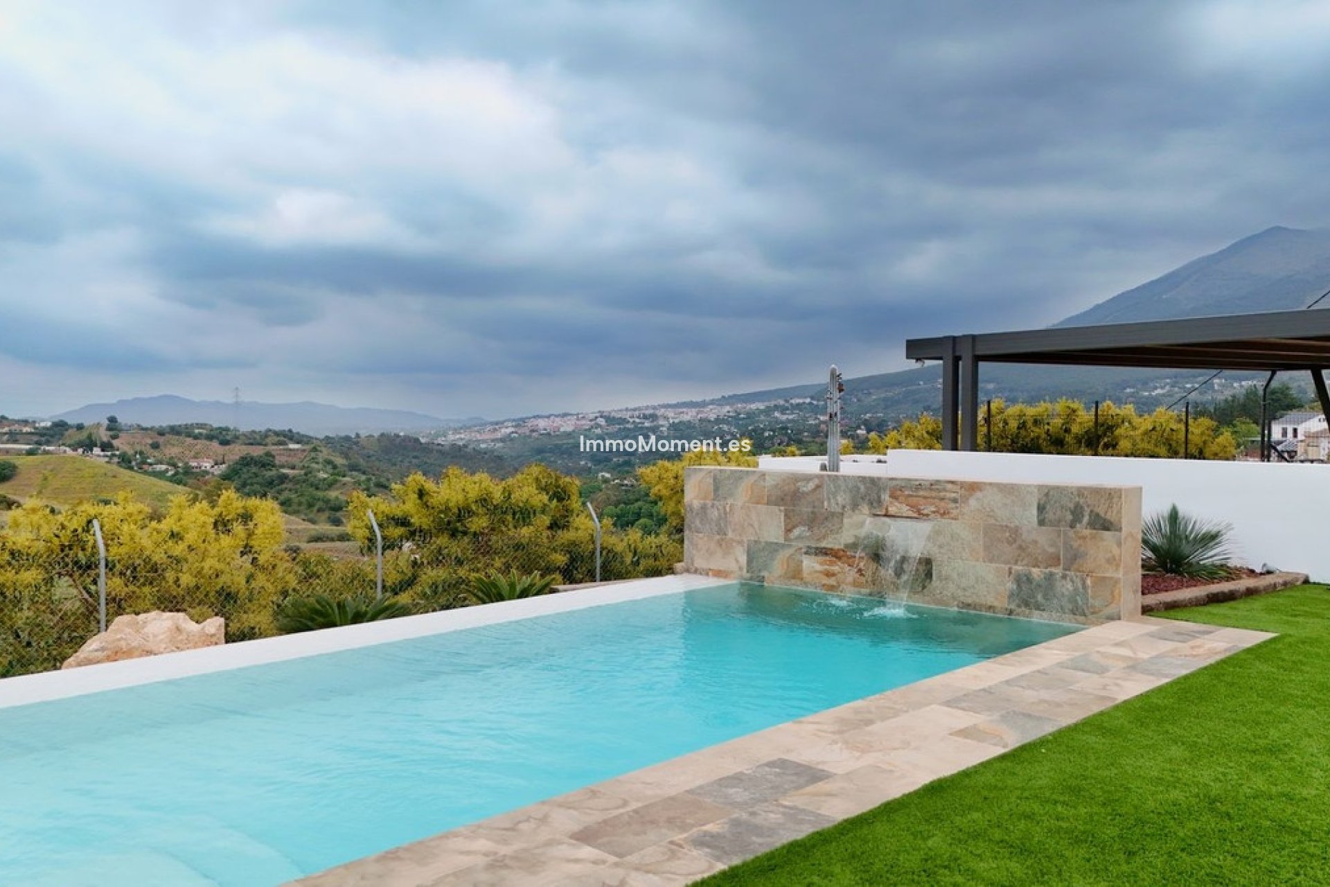 Wiederverkauf - Freistehende Villa -   Inländisch - Alhaurín el Grande Centro