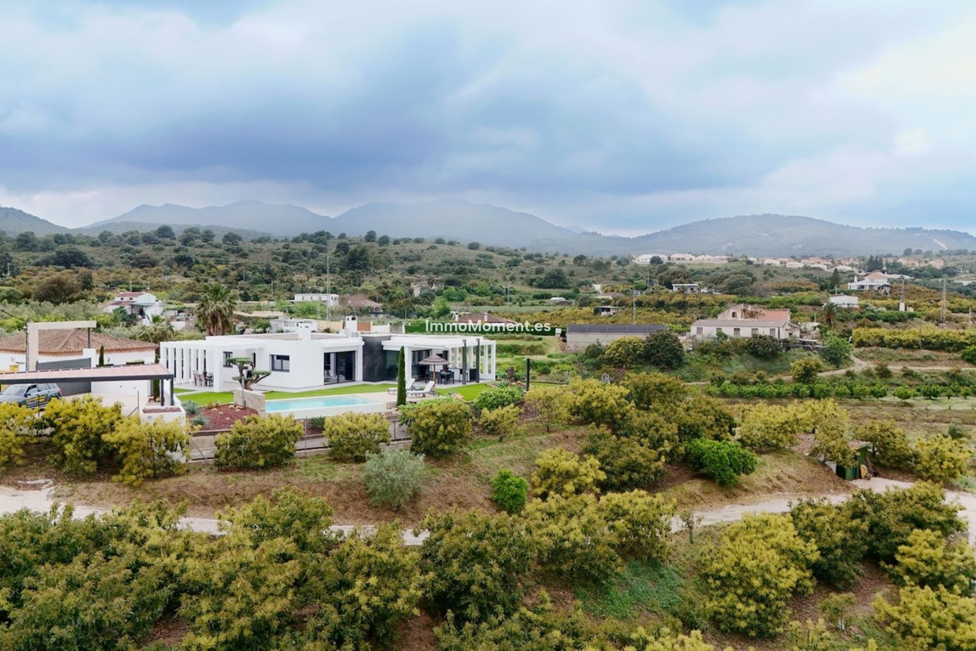 Wiederverkauf - Freistehende Villa -   Inländisch - Alhaurín el Grande Centro