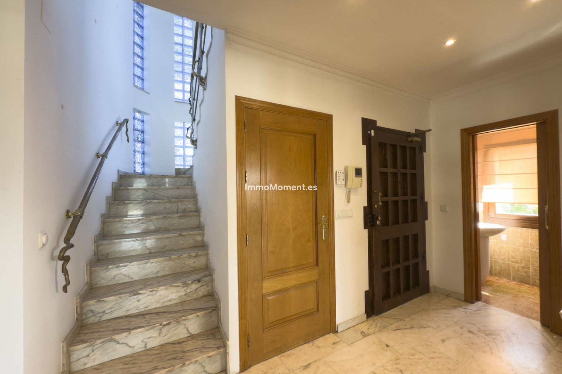 Wiederverkauf - Freistehende Villa -   Inländisch - Alhaurín el Grande Centro