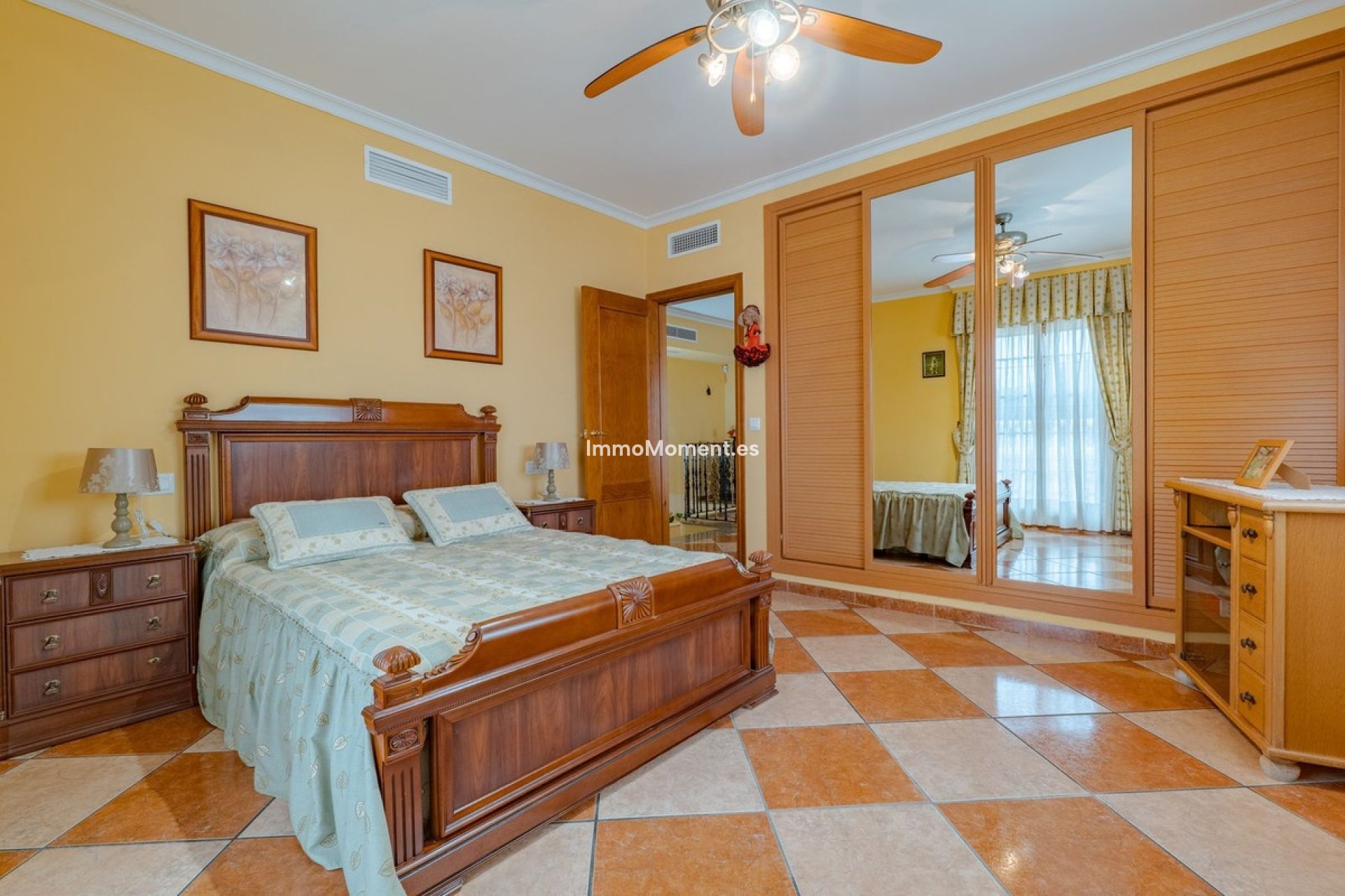Wiederverkauf - Freistehende Villa -   Inländisch - Alhaurín el Grande Centro