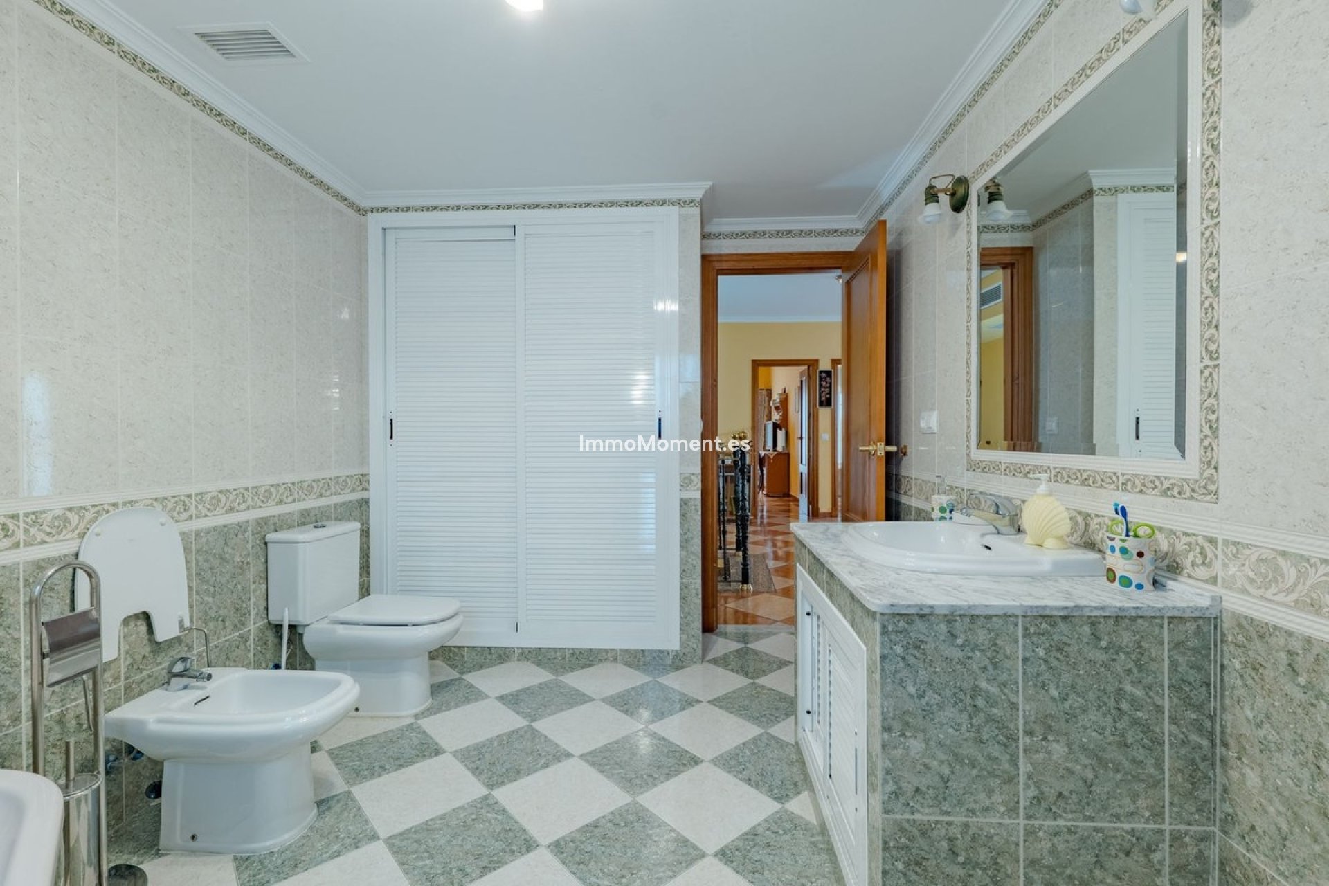 Wiederverkauf - Freistehende Villa -   Inländisch - Alhaurín el Grande Centro
