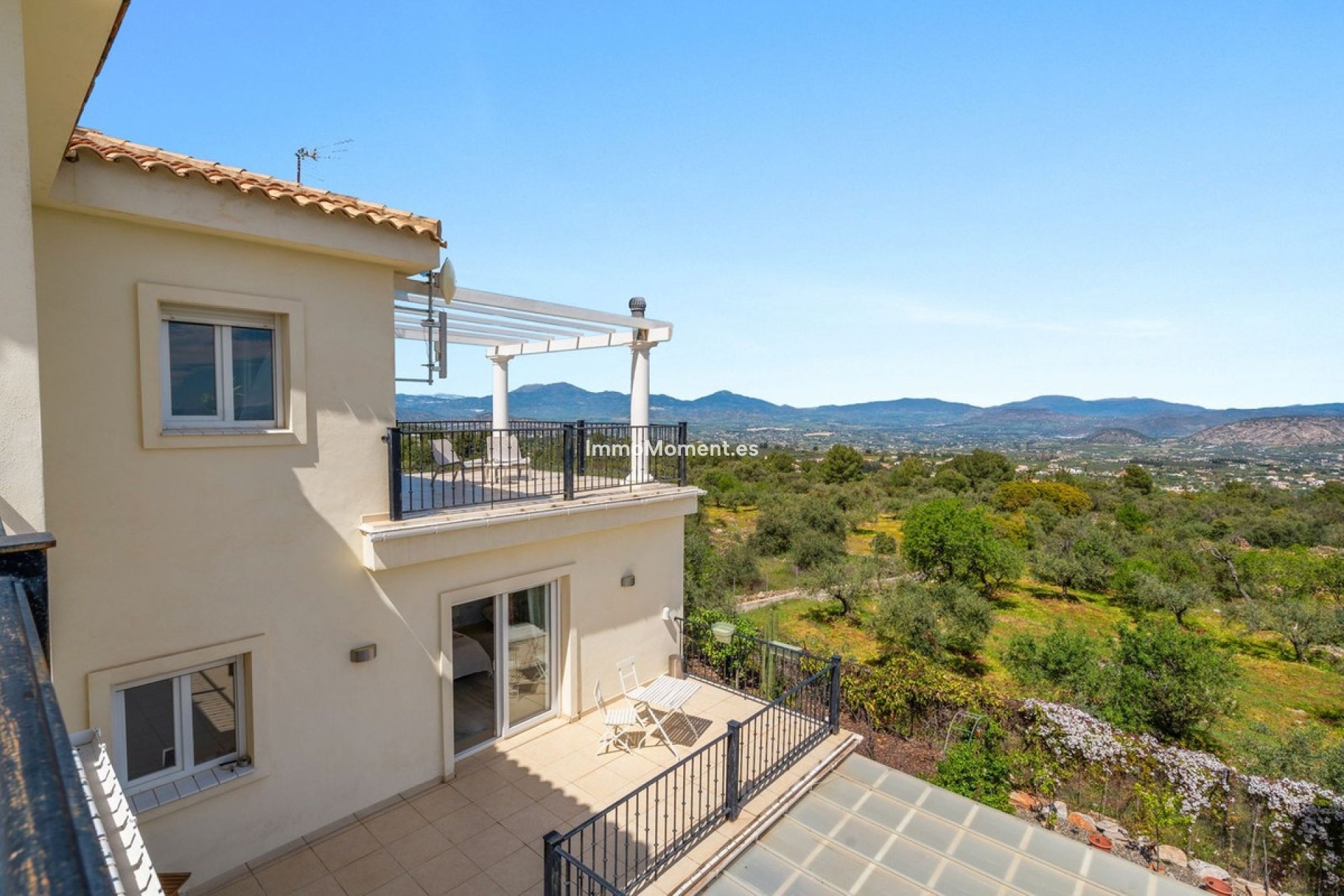 Wiederverkauf - Freistehende Villa -   Inländisch - Alhaurín el Grande Centro