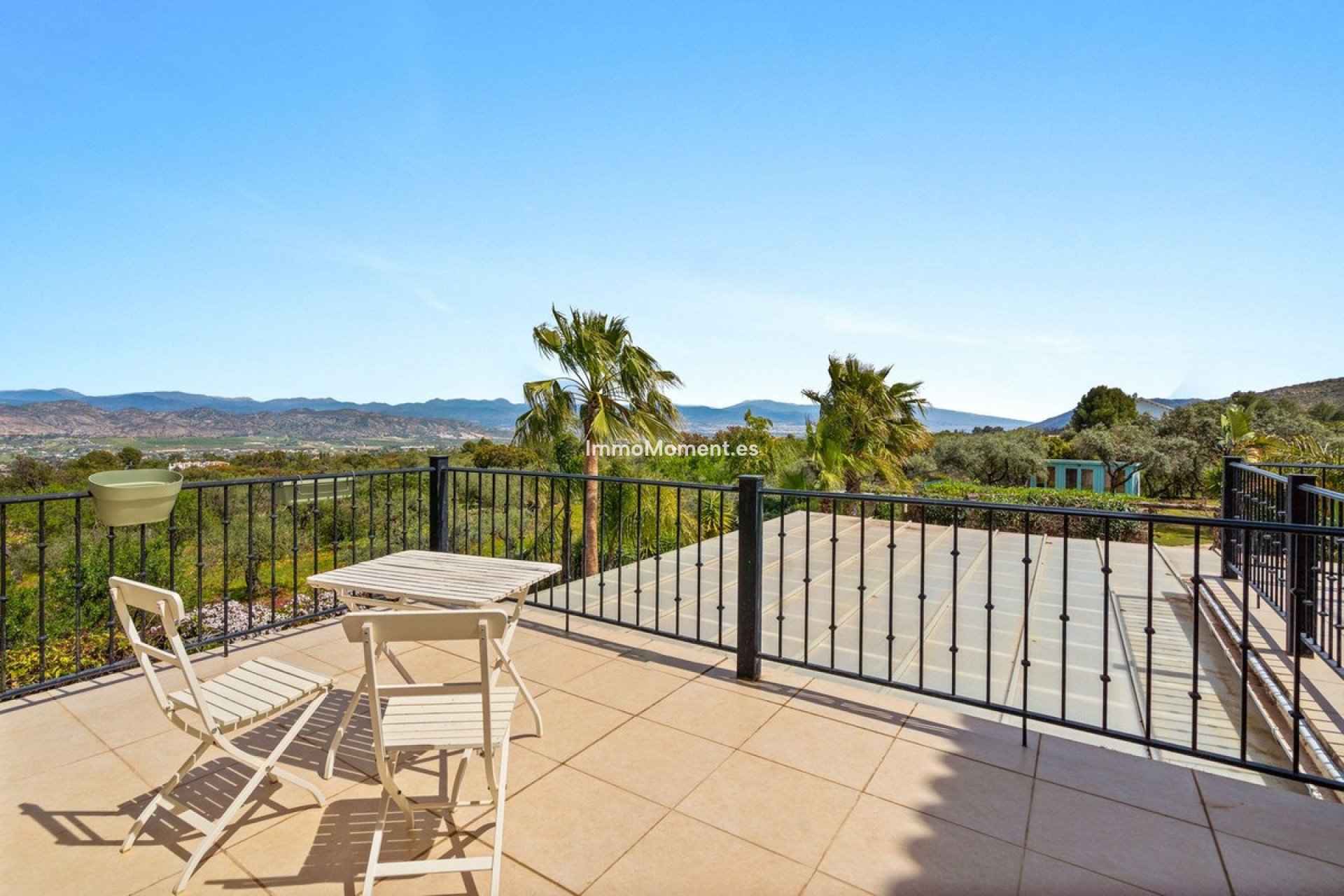 Wiederverkauf - Freistehende Villa -   Inländisch - Alhaurín el Grande Centro