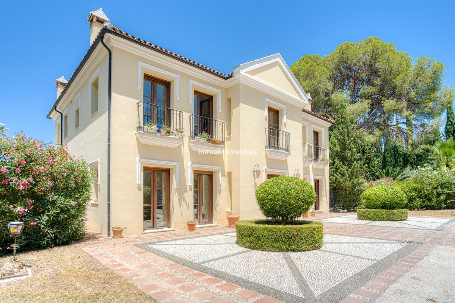 Wiederverkauf - Freistehende Villa -   Inländisch - Alhaurín el Grande Centro